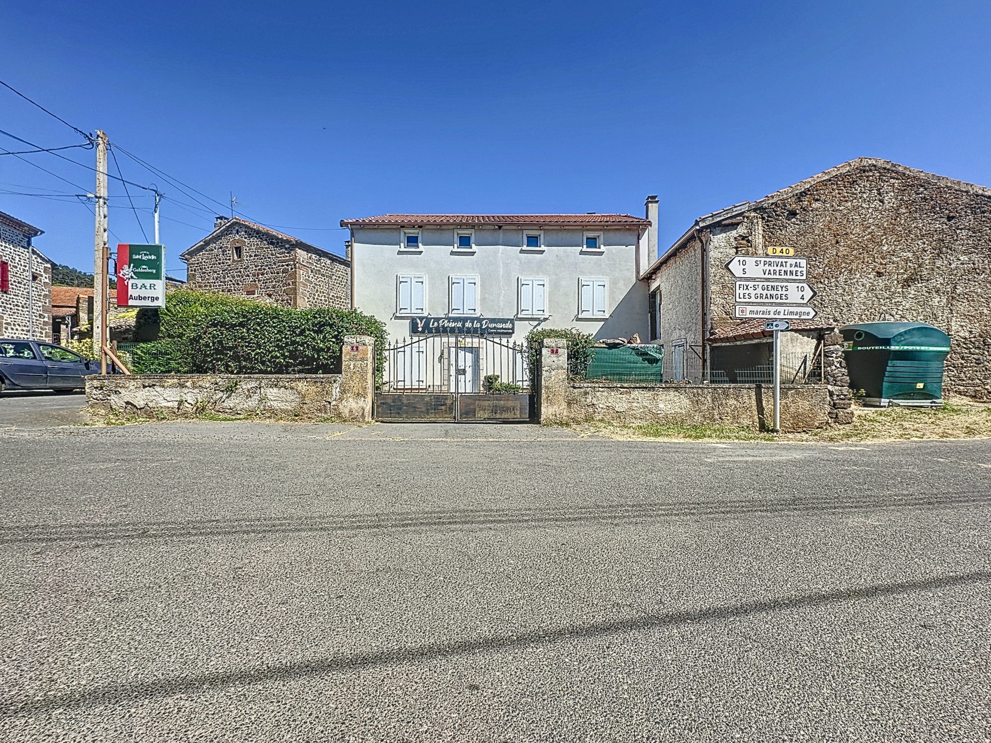 ANCIEN BAR / RESTAURANT AVEC LOGEMENT DE FONCTION ET DÉPENDANCE – BEYSSAC (20 MIN DU PUY-EN-VELAY) Beyssac,  Saint-Jean-de-Nay 43320