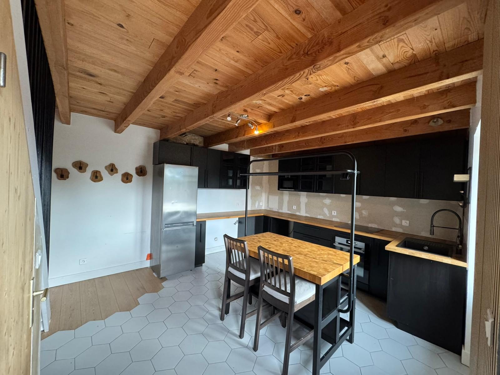 Maison ancienne 108m² avec belle dépendance Saint-Appolinaire 69170