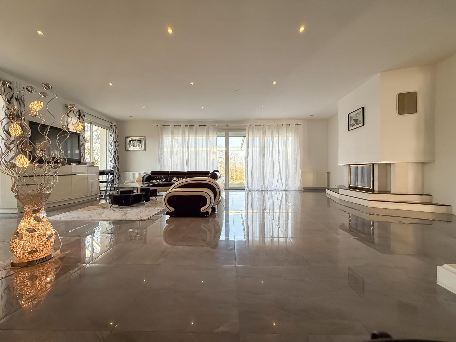 Maison de palin-pied sur les hauteurs de Fontaines Saint Martin Fontaines-Saint-Martin 69270