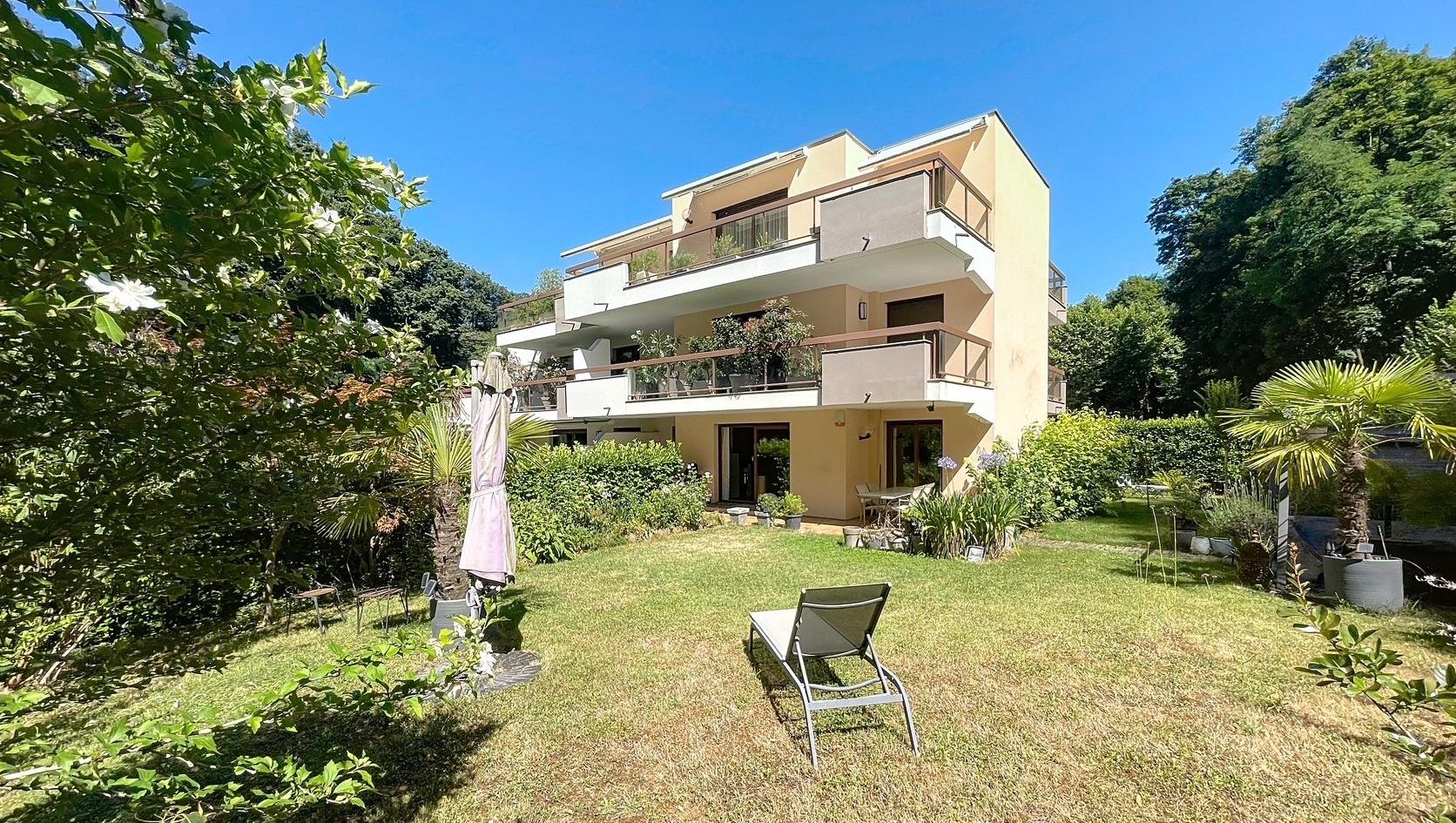 REZ DE JARDIN - T5 de plain pied de 116 m² - terrain privé de 400 m² piscinable. Caluire-et-Cuire 69300