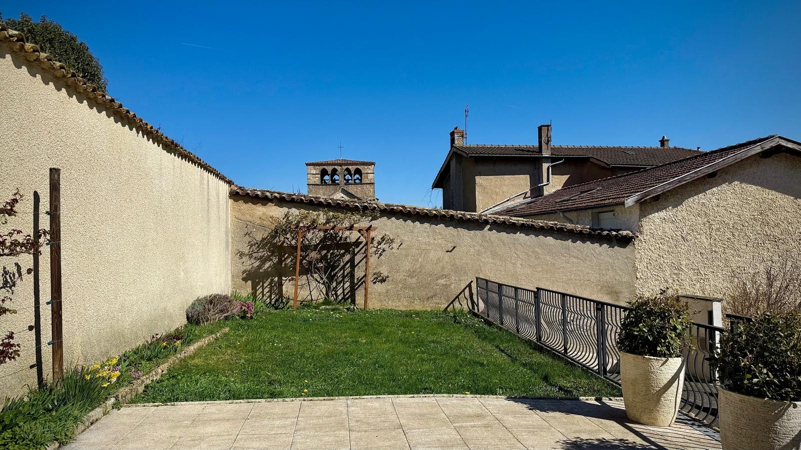 Coeur de Montanay avec jardin