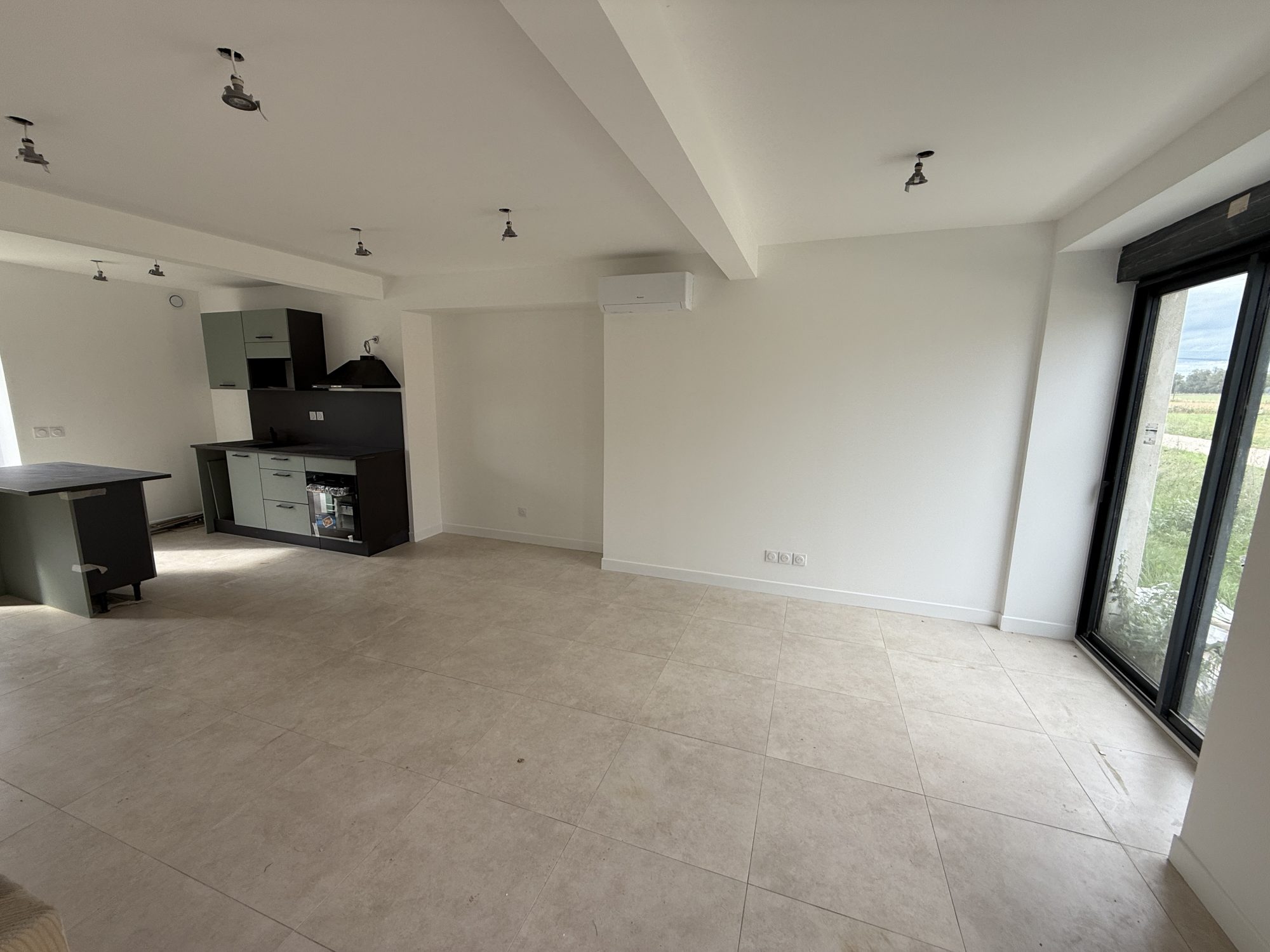Appartement en DUPLEX de 69m² - 2 chambres - 2 jardins - 3 places de parkings Romans 01400