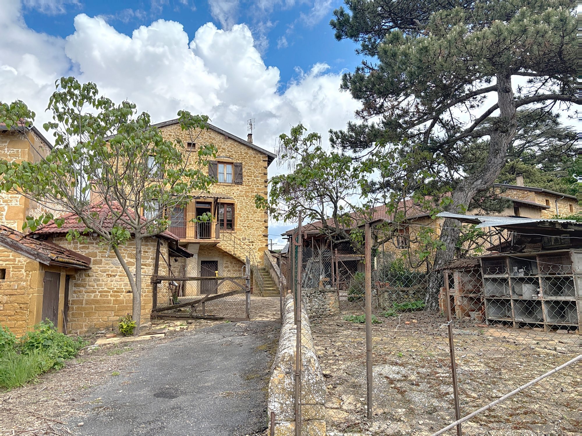 Maison 140m² en pierres dorées à réhabiliter