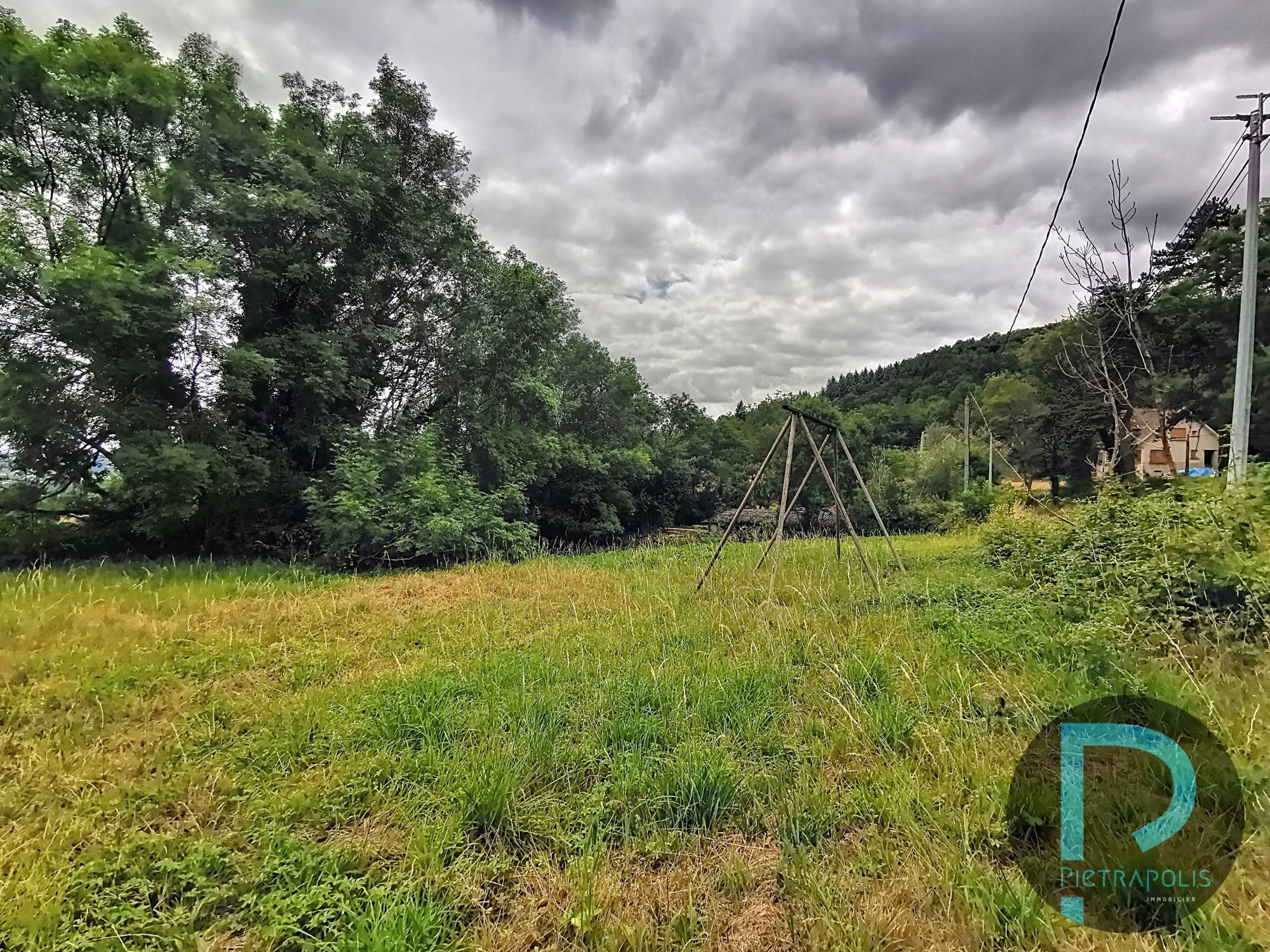 PROPRIETE avec  8 logements à rénover Bergesserin 71250