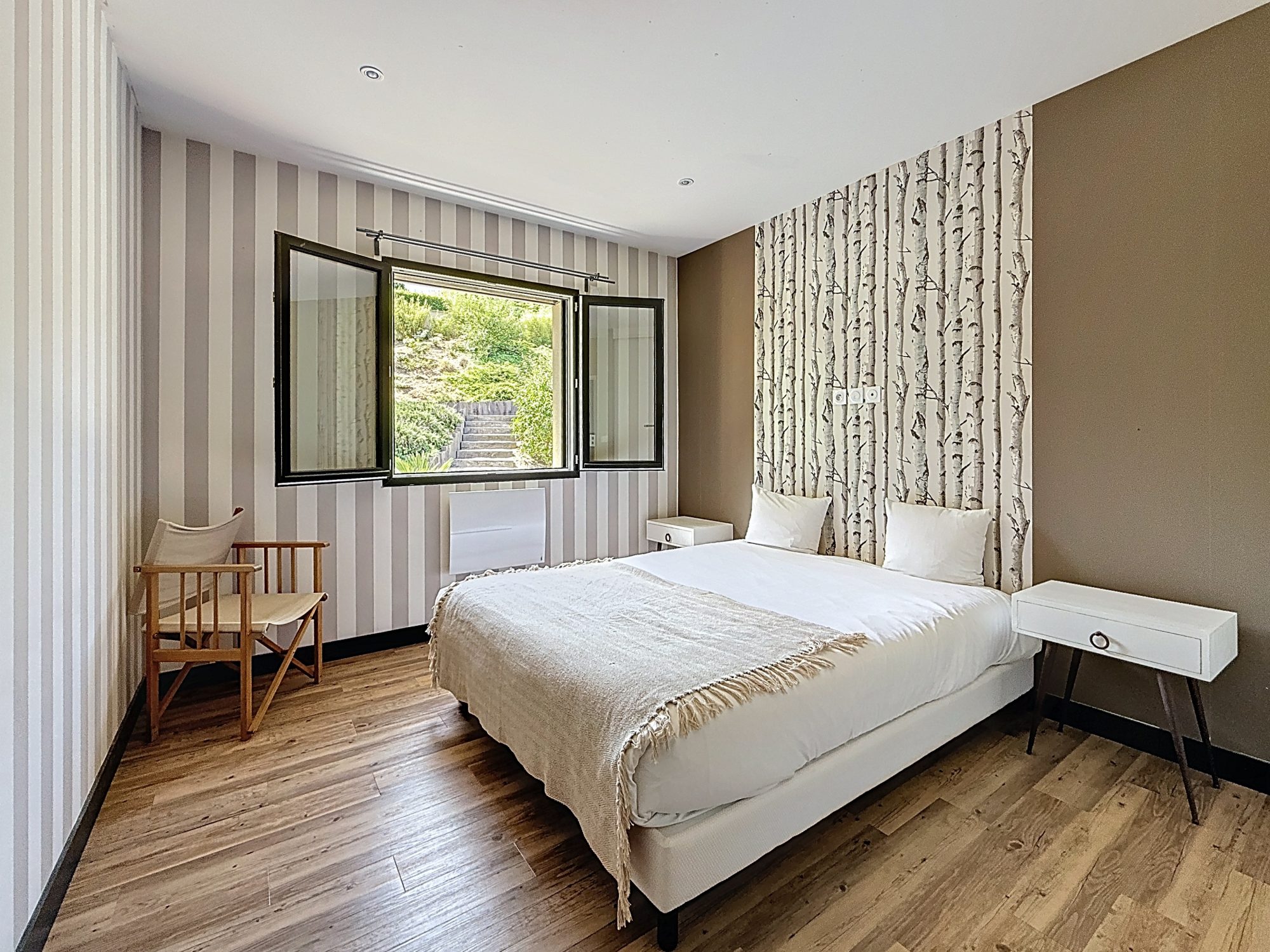 Maison moderne clé en mains de 2013 de type T5, 2500 m² de terrain,  belle pièce de vie, cuisine meublée équipée,  4 chambres, piscine 8x4 chauffée Vindry-sur-Turdine 69490