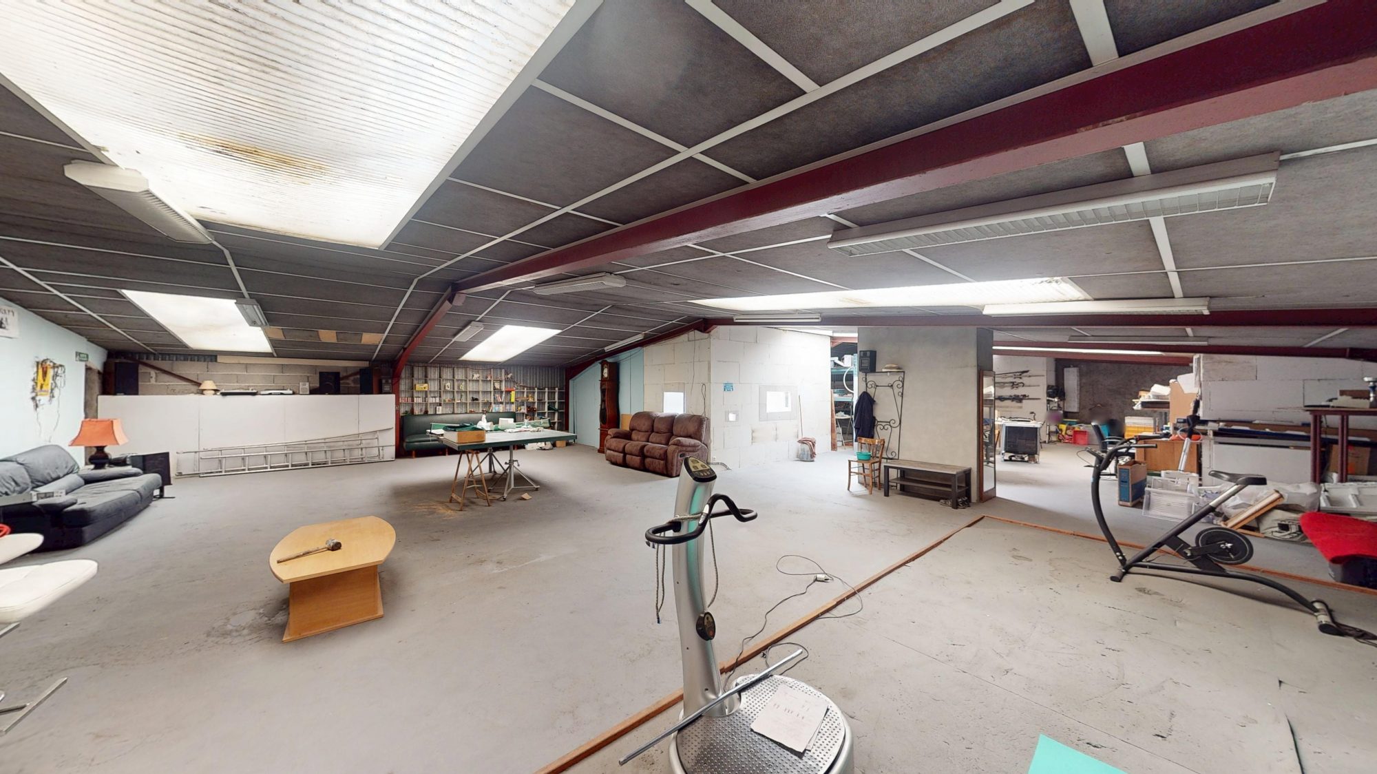 PRESTIGE, LOFT DE 270m2 hab, TERRASSE, DOUBLE GARAGE, COMBLES AMENAGÉES 235m2, CLIM REVERSIBLE, PROCHE TOUTE COMMODITÉS Le Chambon-Feugerolles 42500