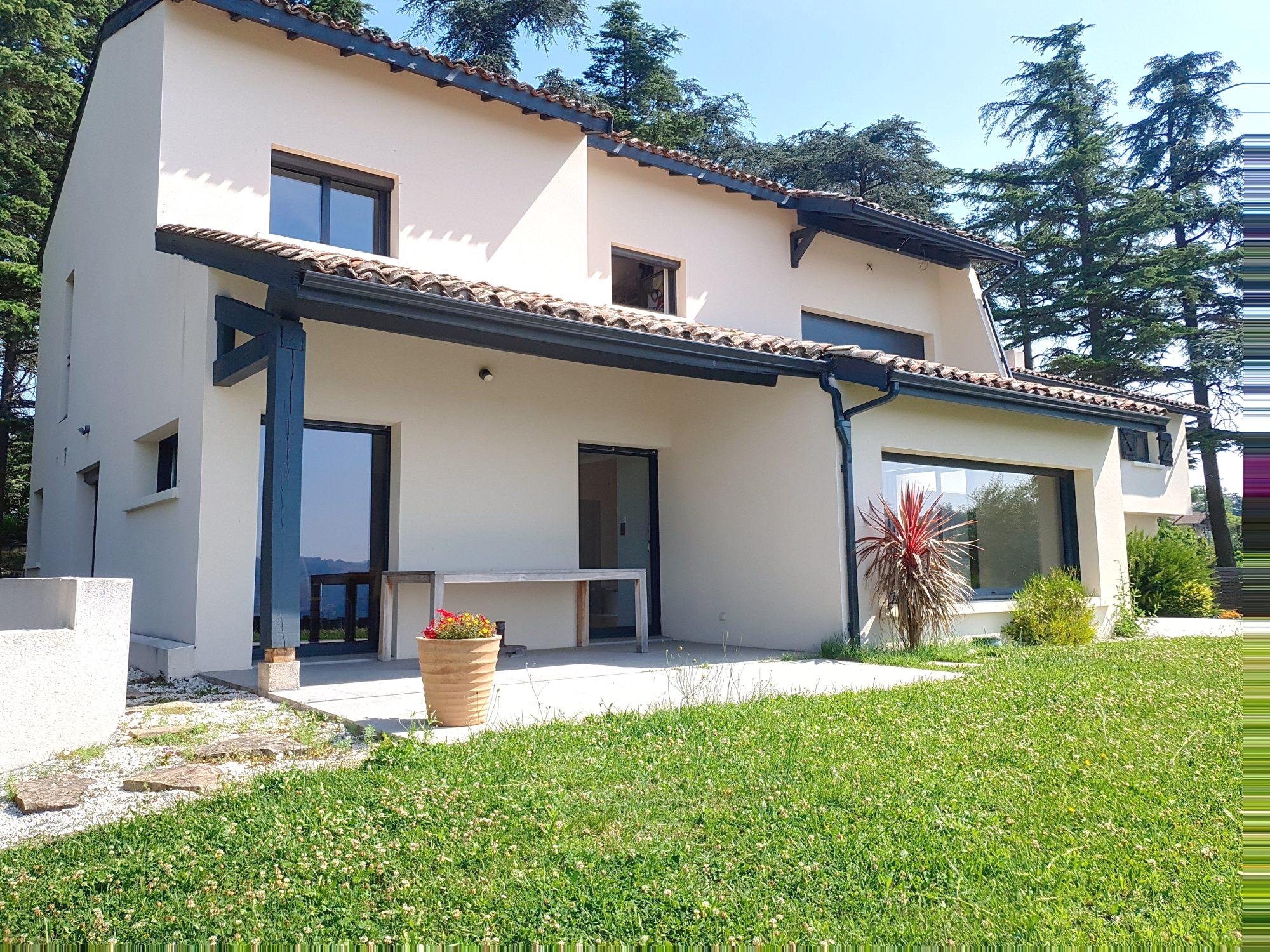 VIENNE/SEYSSUEL Vue sur la vallée du Rhône  MAISON D'ARCHITECTE entièrement rénovée de 10 pièces 275m² habitable dont 5 chambres et 1 suite parentale - Terrain 4600m² avec piscine, garage - atelier et cave.