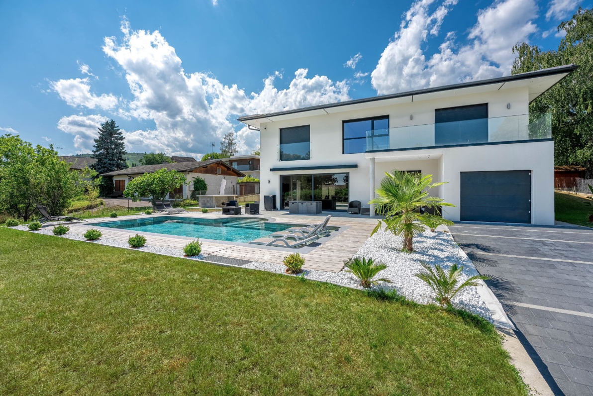 Maison contemporaine de 258m² sur 1070m² de terrain DIVONNE LES BAINS 01220