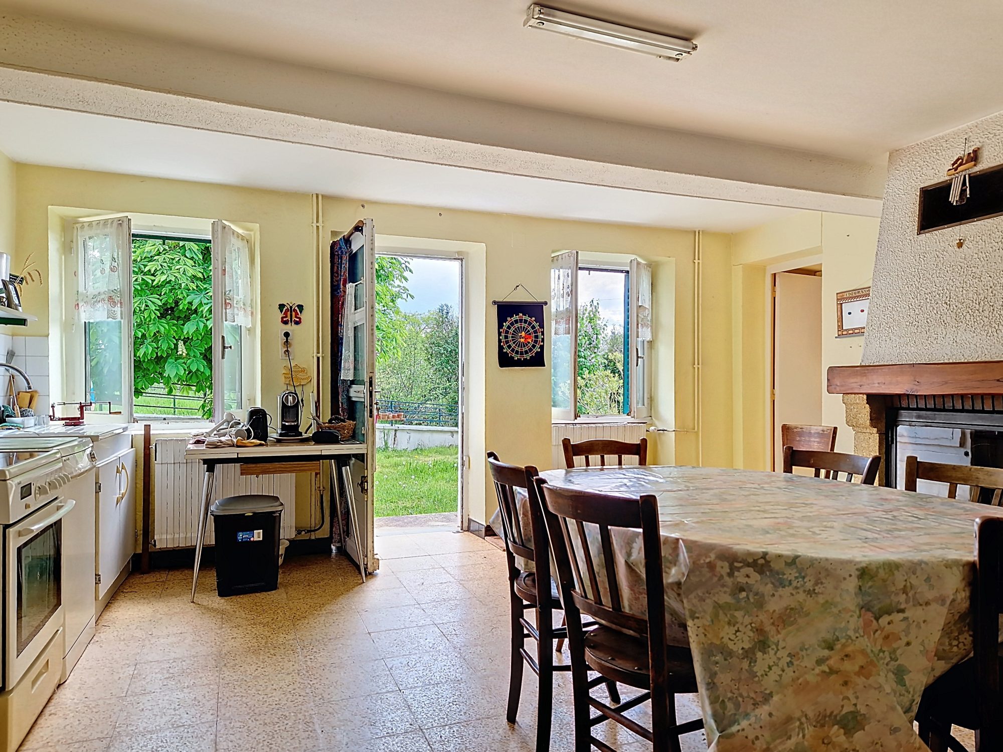 Maison en pierre – 4 chambres – 148 m² habitables – à réinventer selon vos envies Colombier-en-Brionnais 71800