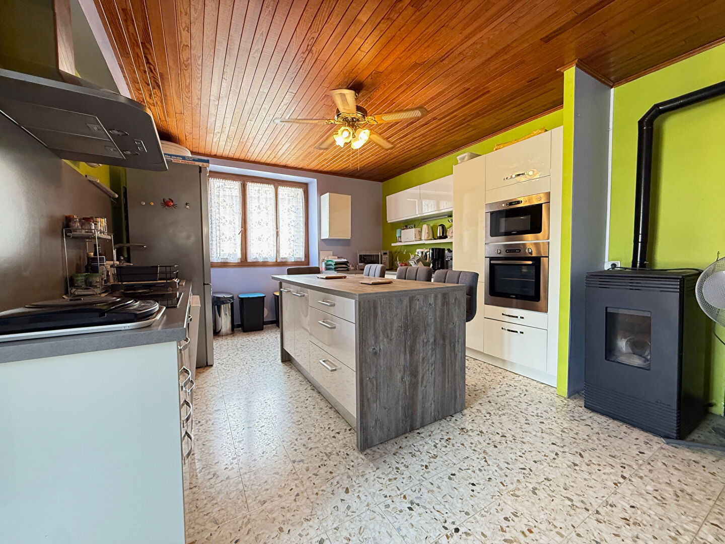 Maison et grange Chavéria 4 pièces / 2 chambres / 85 m²