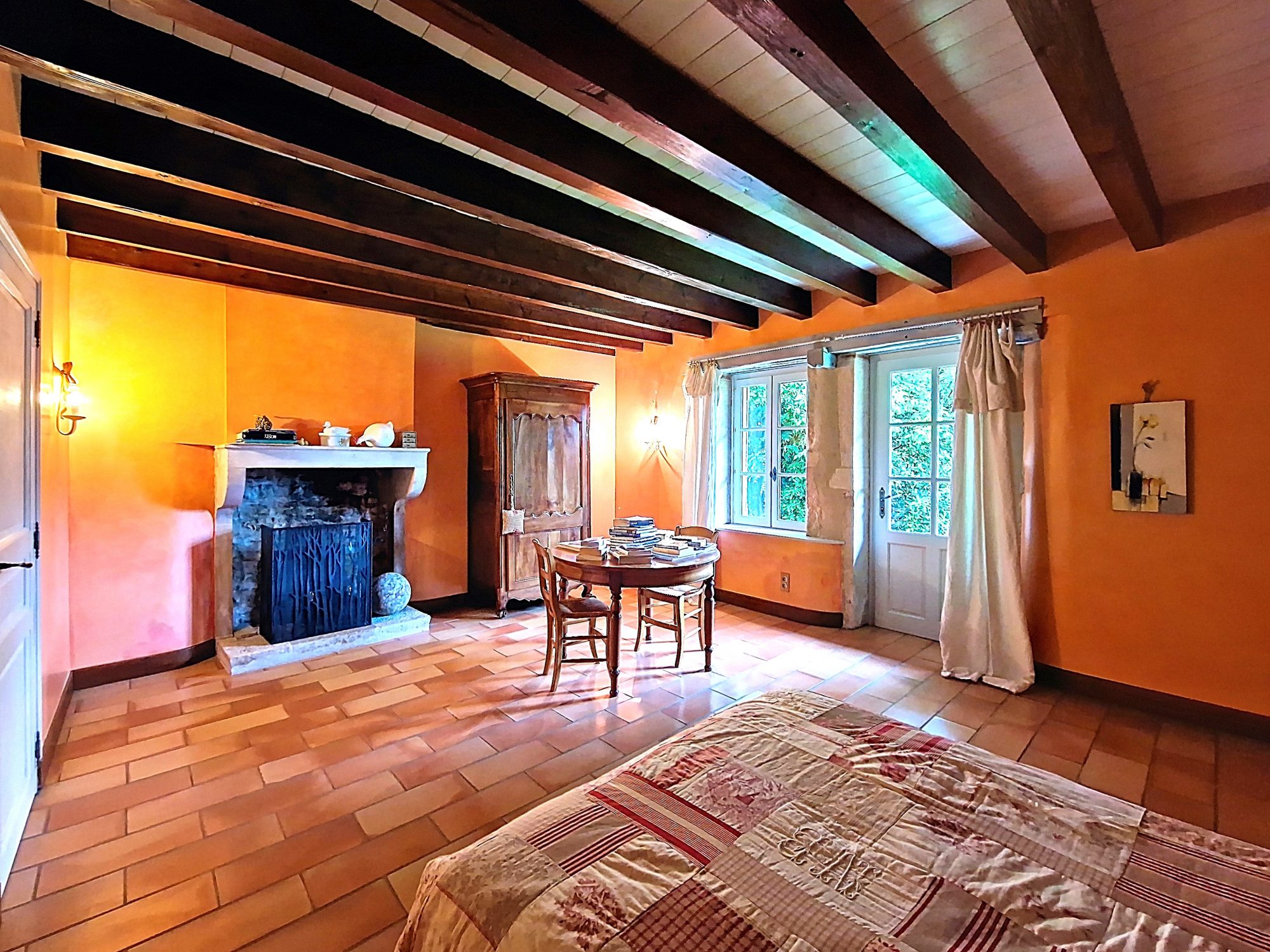 A 15kms de Chalon sur Saône : très belle longère. sur 20 ares. Chalon-sur-Saône 71100