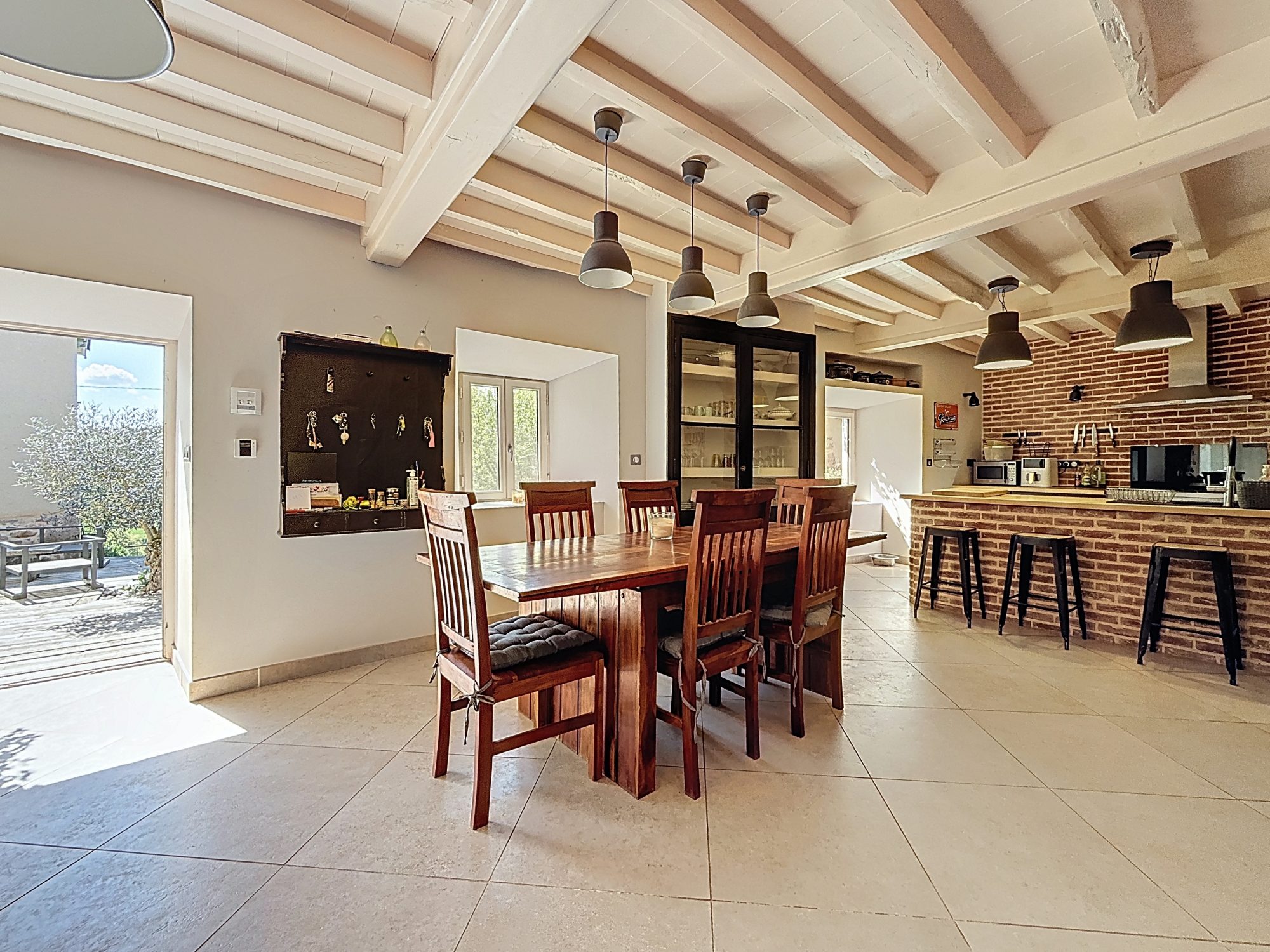 Grande propriété familiale avec deux maisons sur 935 m² de terrain arboré – Calme et potentiel locatif Chambost-Longessaigne 69770