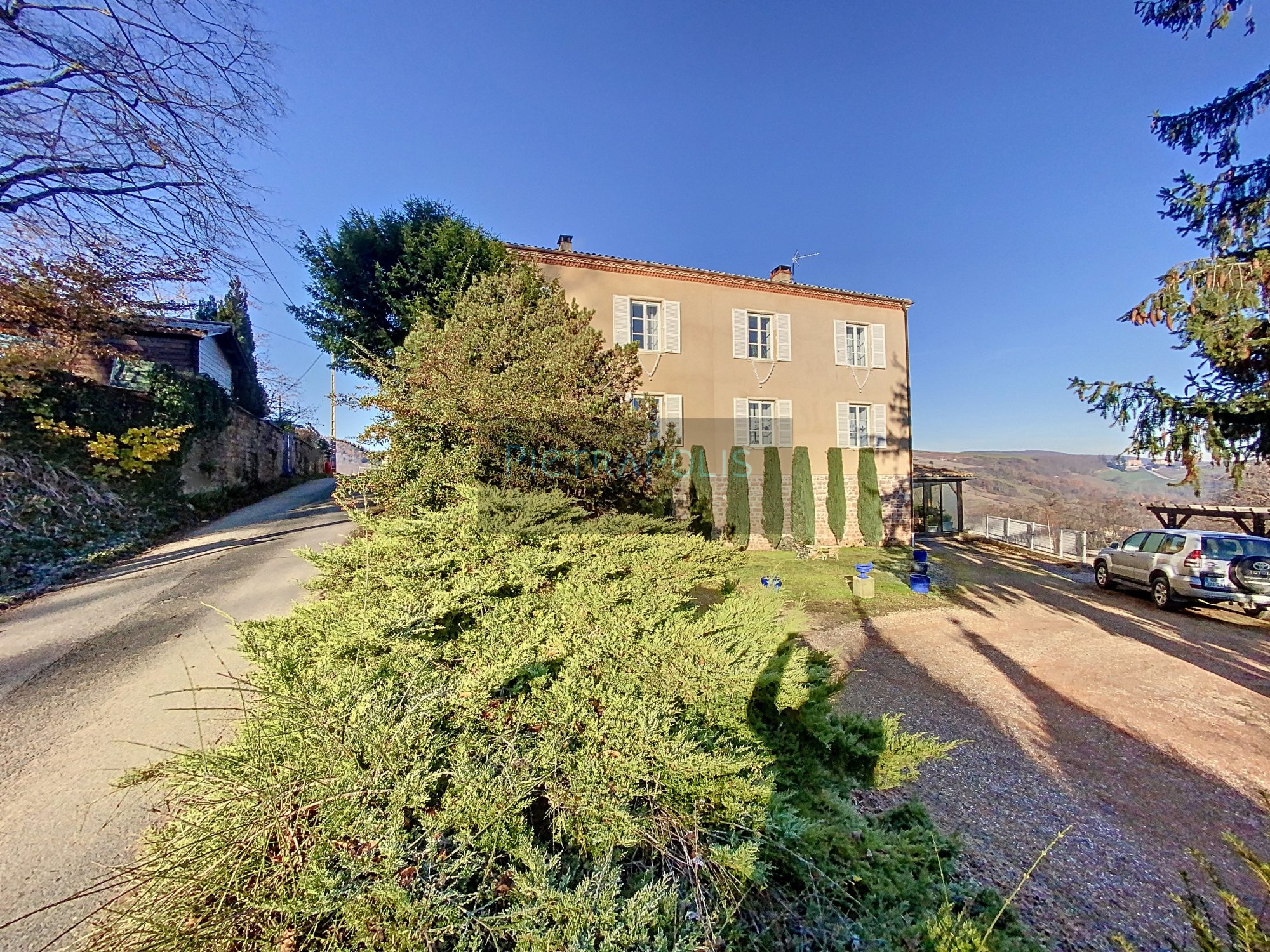 Propriété Familiale 270 m² Habitables avec cave voûtée  et potentiel à développer Au Coeur du Beaujolais Salles-Arbuissonnas-en-Beaujolais 69460