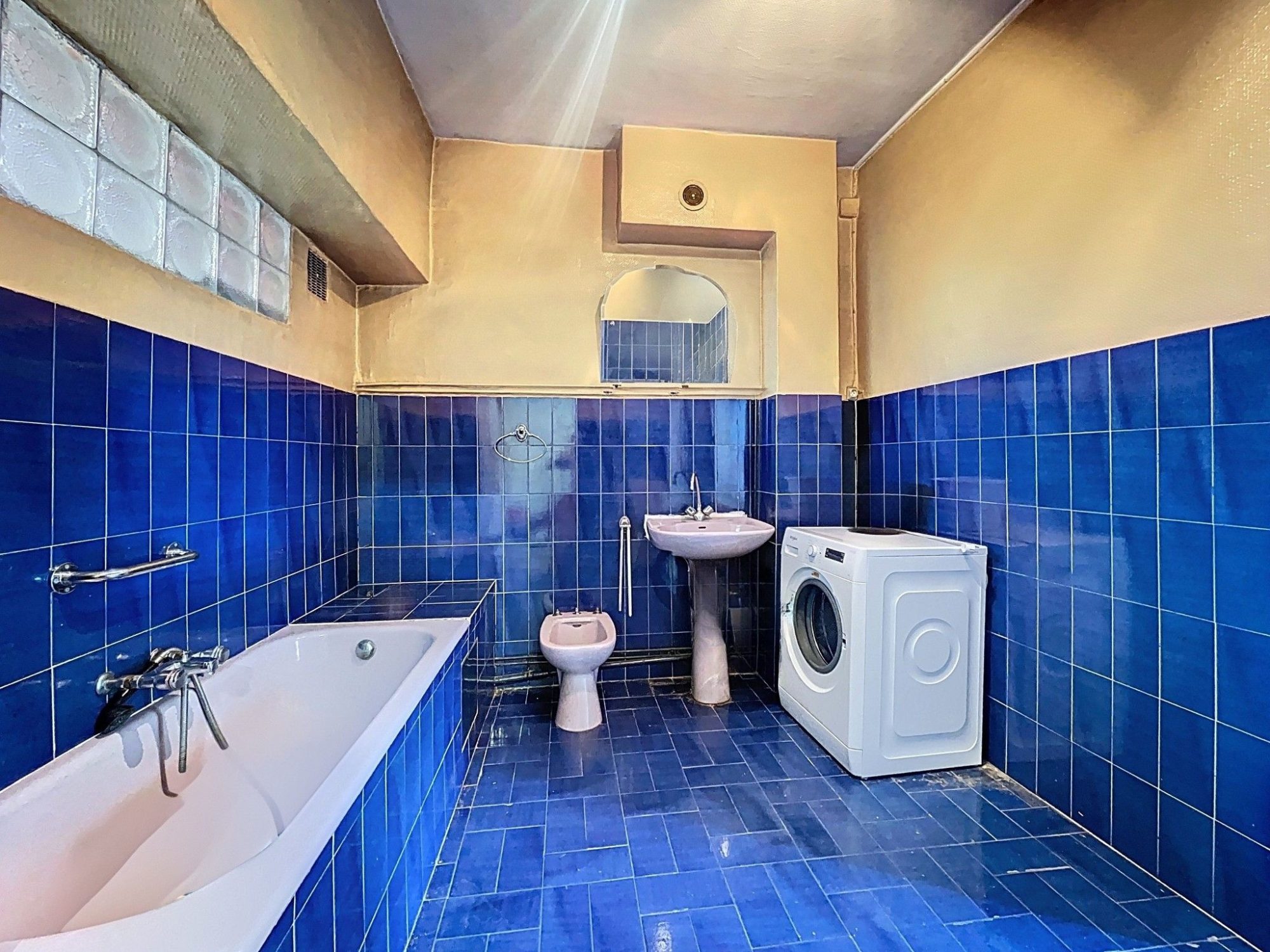 IDEAL INVESTISSEURS OU GRANDE FAMILLE  - PROCHE DES COMMODITES Tarare 69170