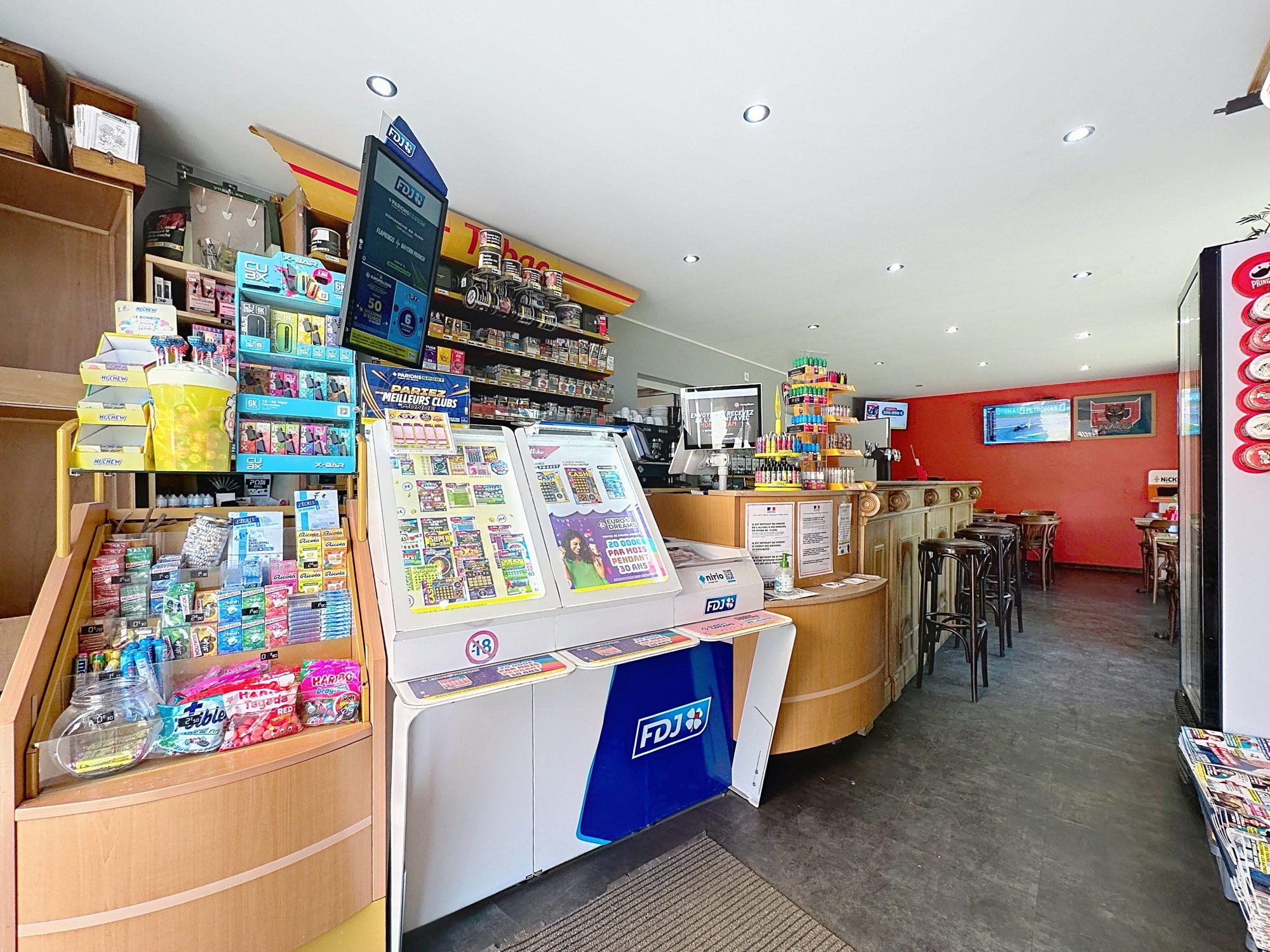 MURS ET FONDS DE COMMERCE BAR / TABAC / LOTO / FDJ / RESTAURANT AVEC LOGEMENT – SECTEUR LE PUY-EN-VELAY Le Puy-en-Velay 43000