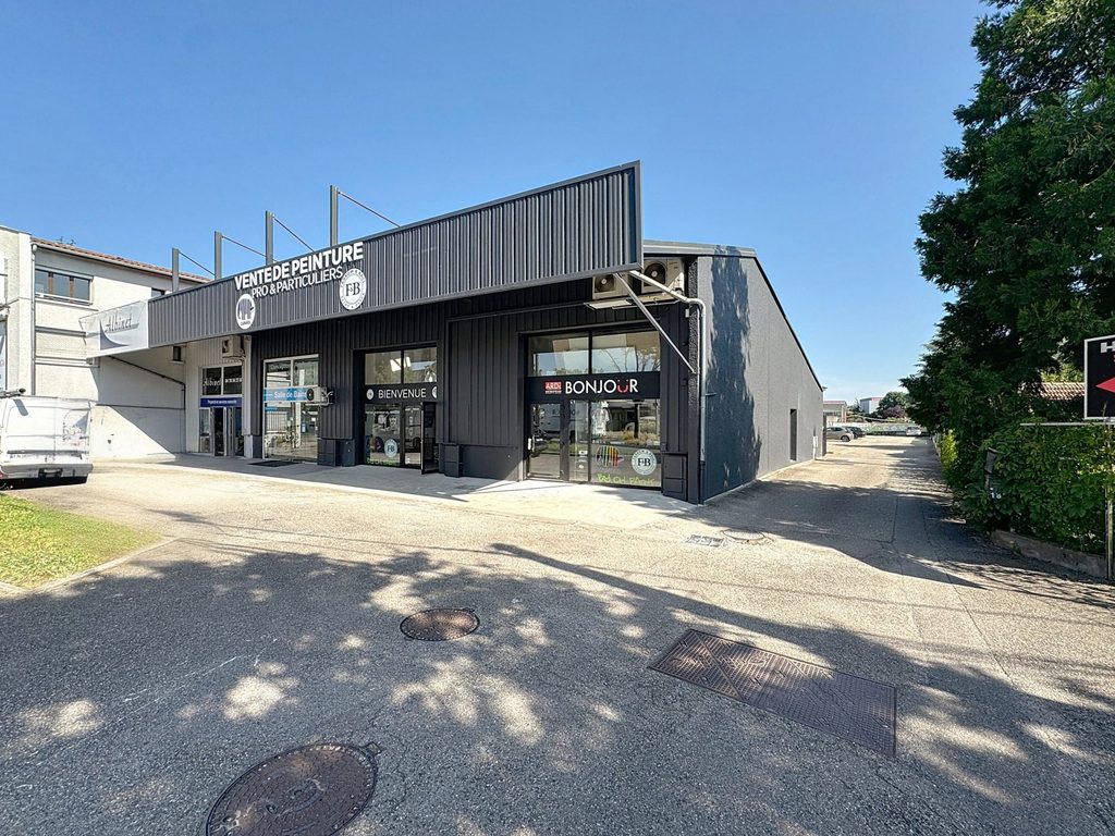 Murs d'un local commercial de 208m2 avec Bail en cours Craponne 69290