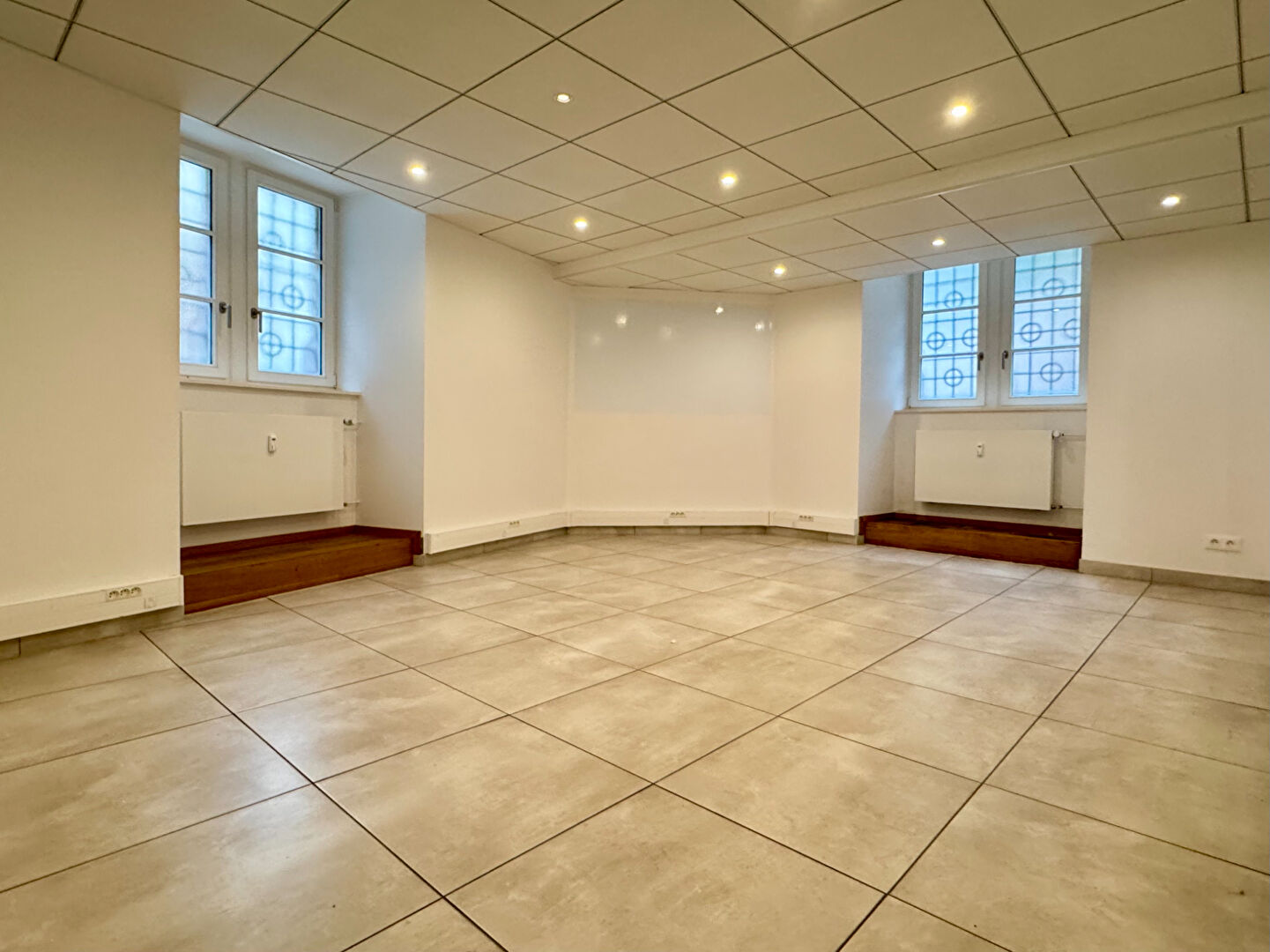 Locaux professionnels - 92,11 m² STRASBOURG 67000