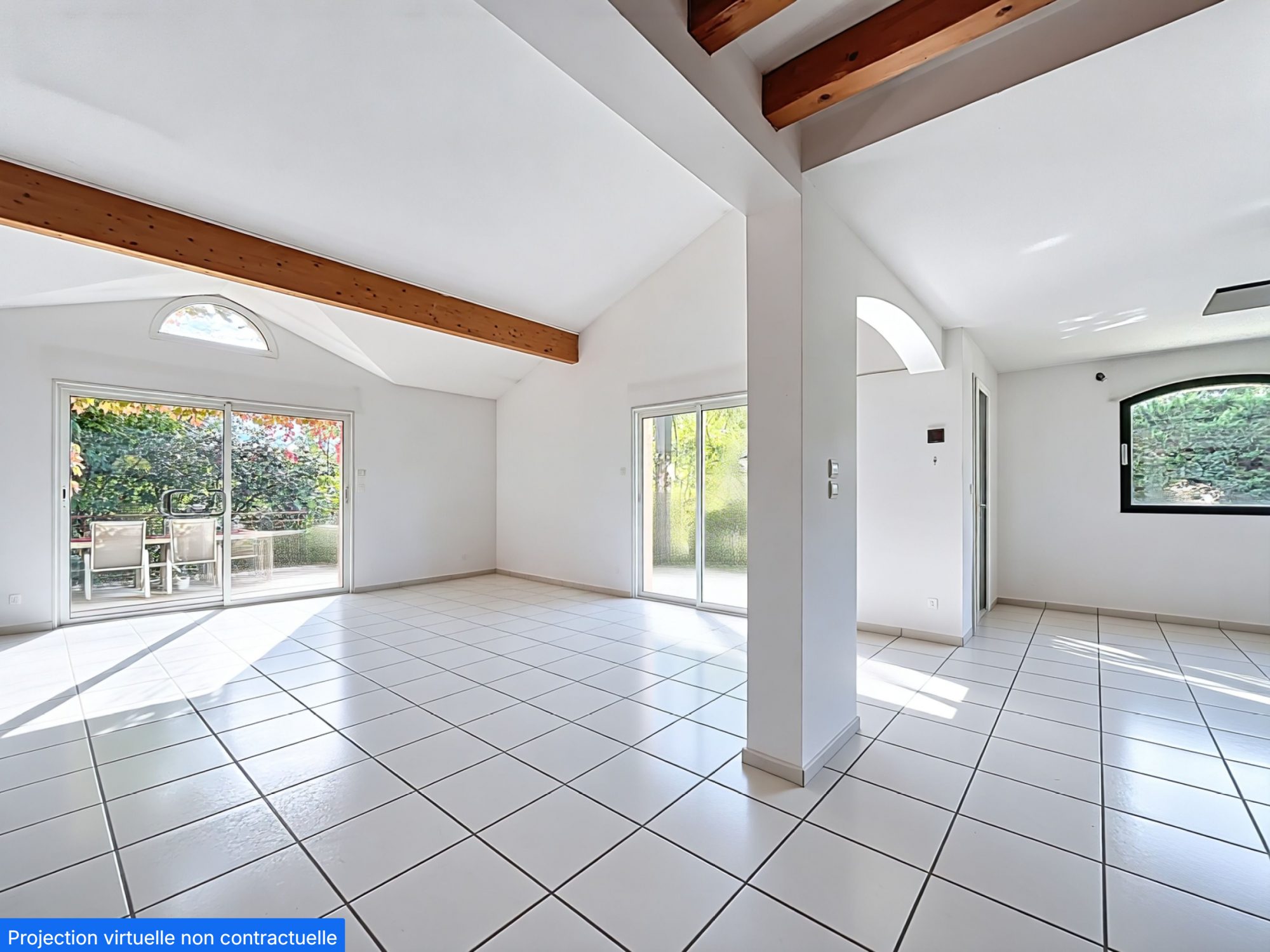 Maison 7 pièces de 143 m² avec piscine, garage, sou sol et vue verdoyante