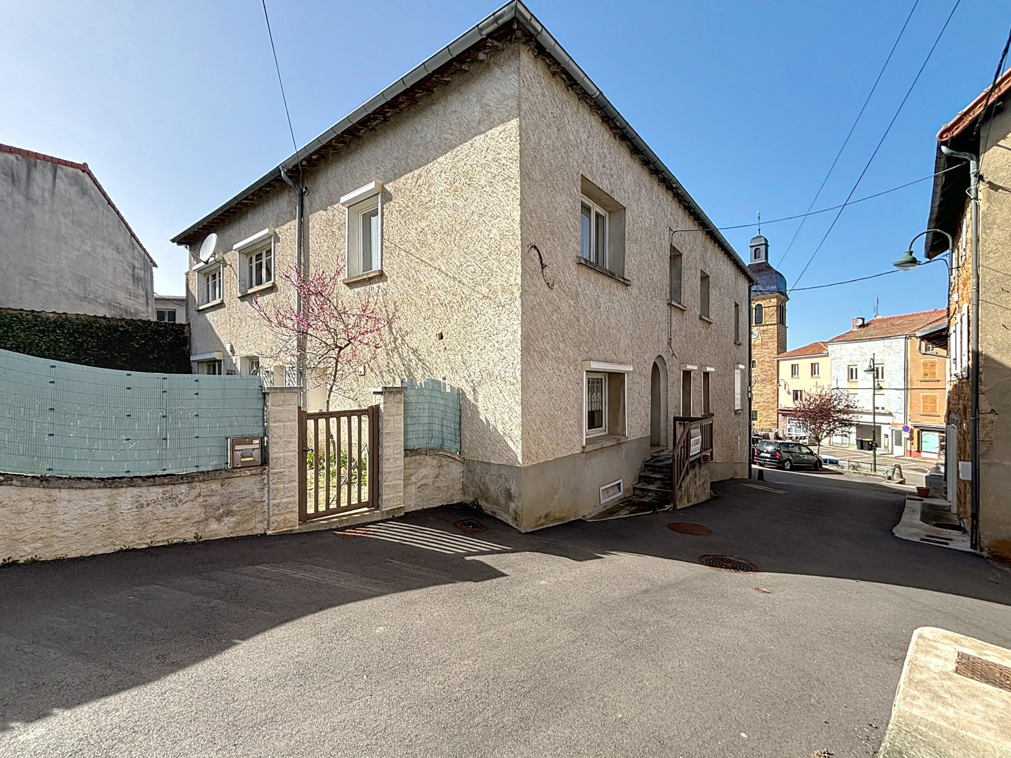 Spacieuse maison de village avec jardin Roanne 42300