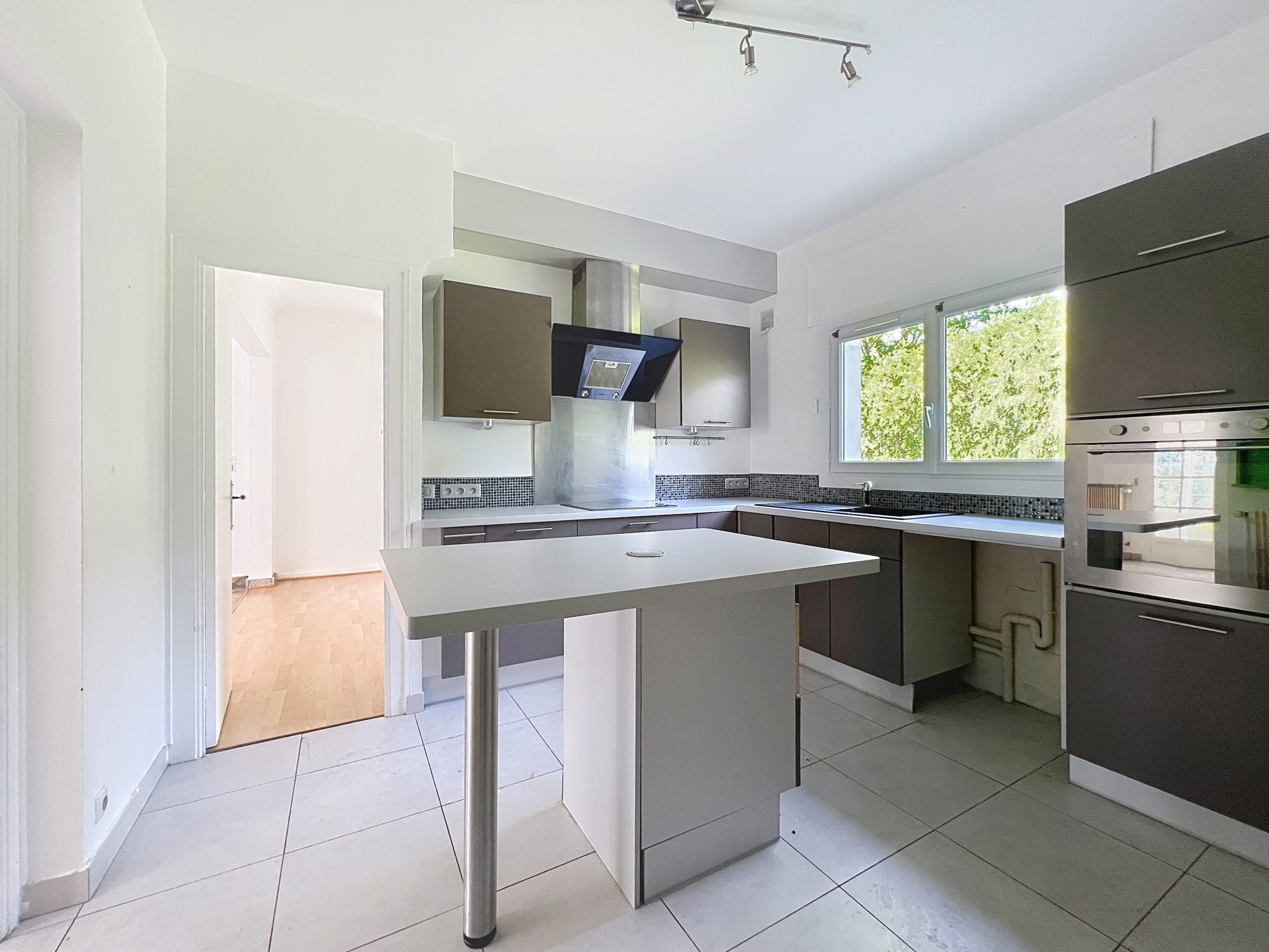 Grande maison avec piscine et grand terrain de 1250m2 Dardilly 69570