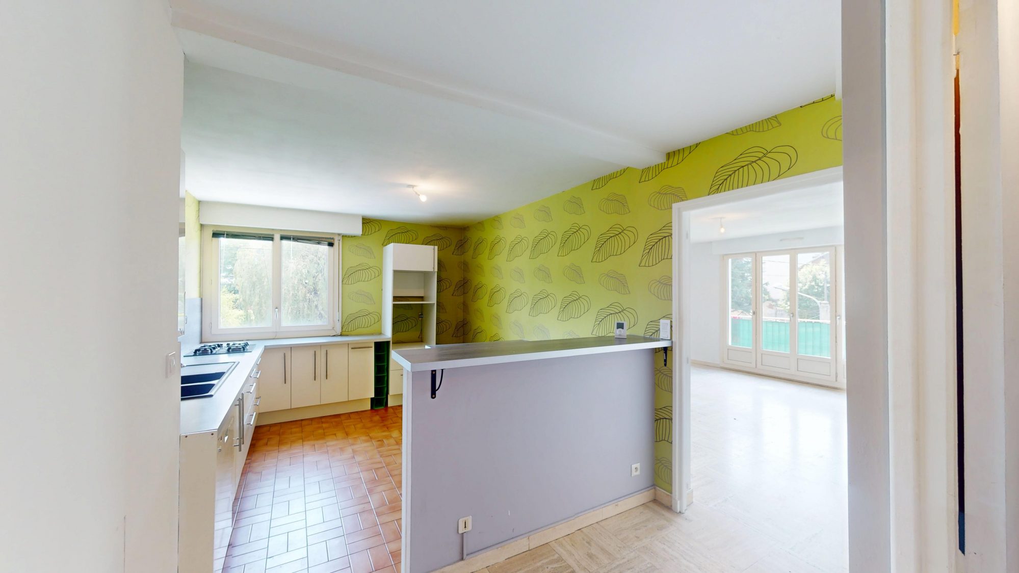 APPARTEMENT T3 88m² hab., 2ÈME ET DERNIER ÉTAGE, ASCENSEUR, GARAGE, CAVE, 2 CHAMBRES, 2 BALCONS, CENTRE CHAMBON-FEUGEROLLES