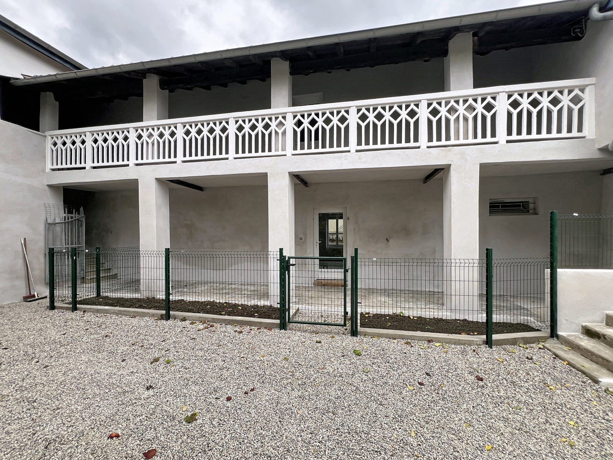 SUR LES HAUTEURS DE GENAY - AU CALME - APPARTEMENT T3 DE 76 m2 - EXTERIEUR 30m2 - PETITE COPROPRIETE Genay 69730