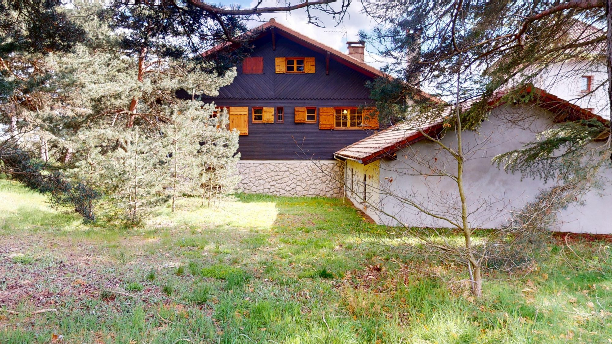 CHALET ET DEPENDANCES Saint-Pal-de-Chalencon 43500