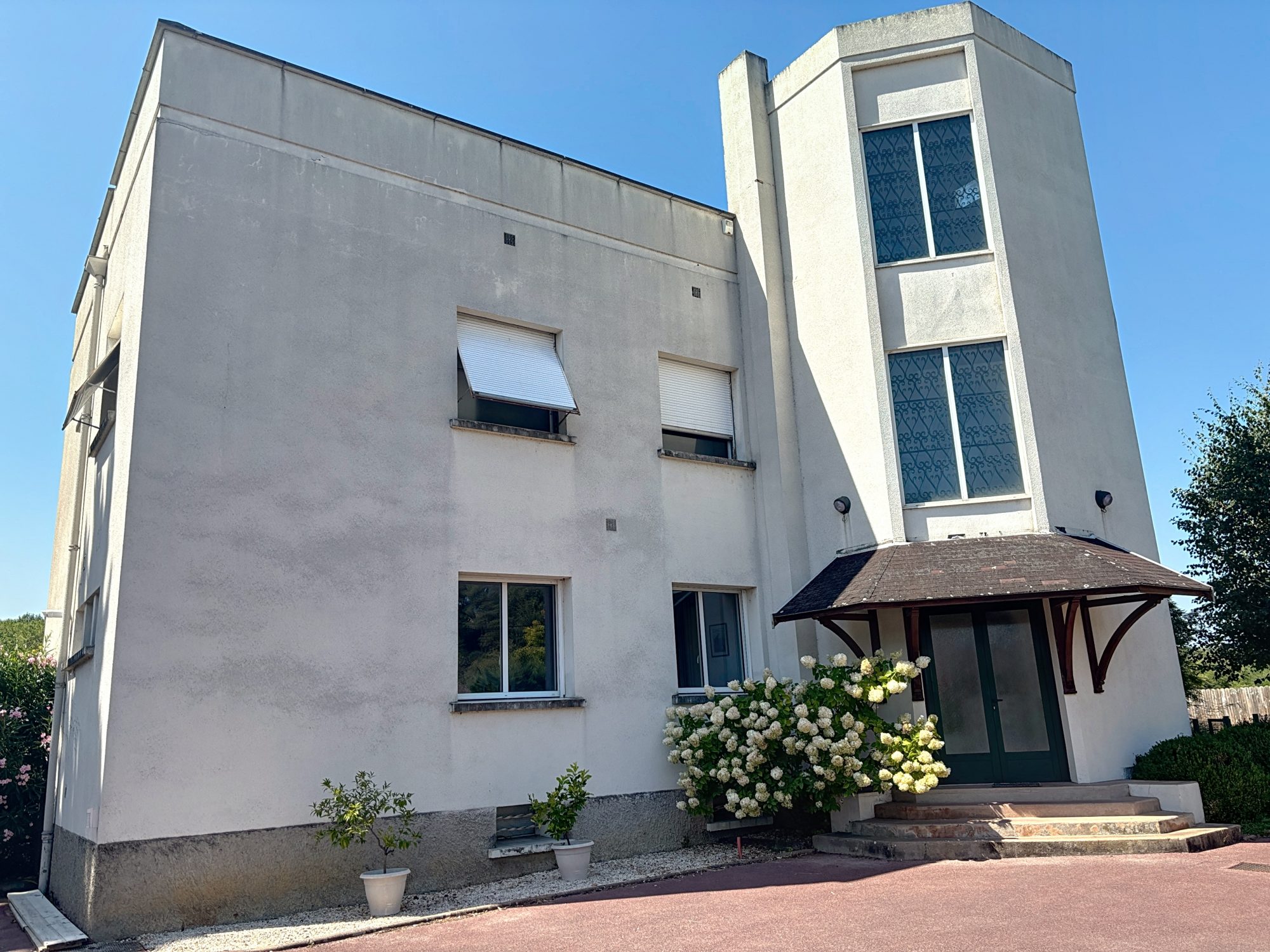 Montmerle proche centre maison d'architecte bord de Saône 250 m2 hab 2500 m2 terrain
