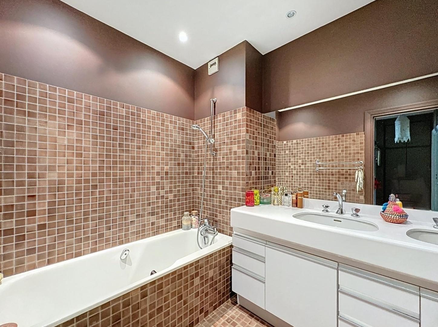 APPARTEMENT DE STANDING AVEC BALCONS Écully 69130