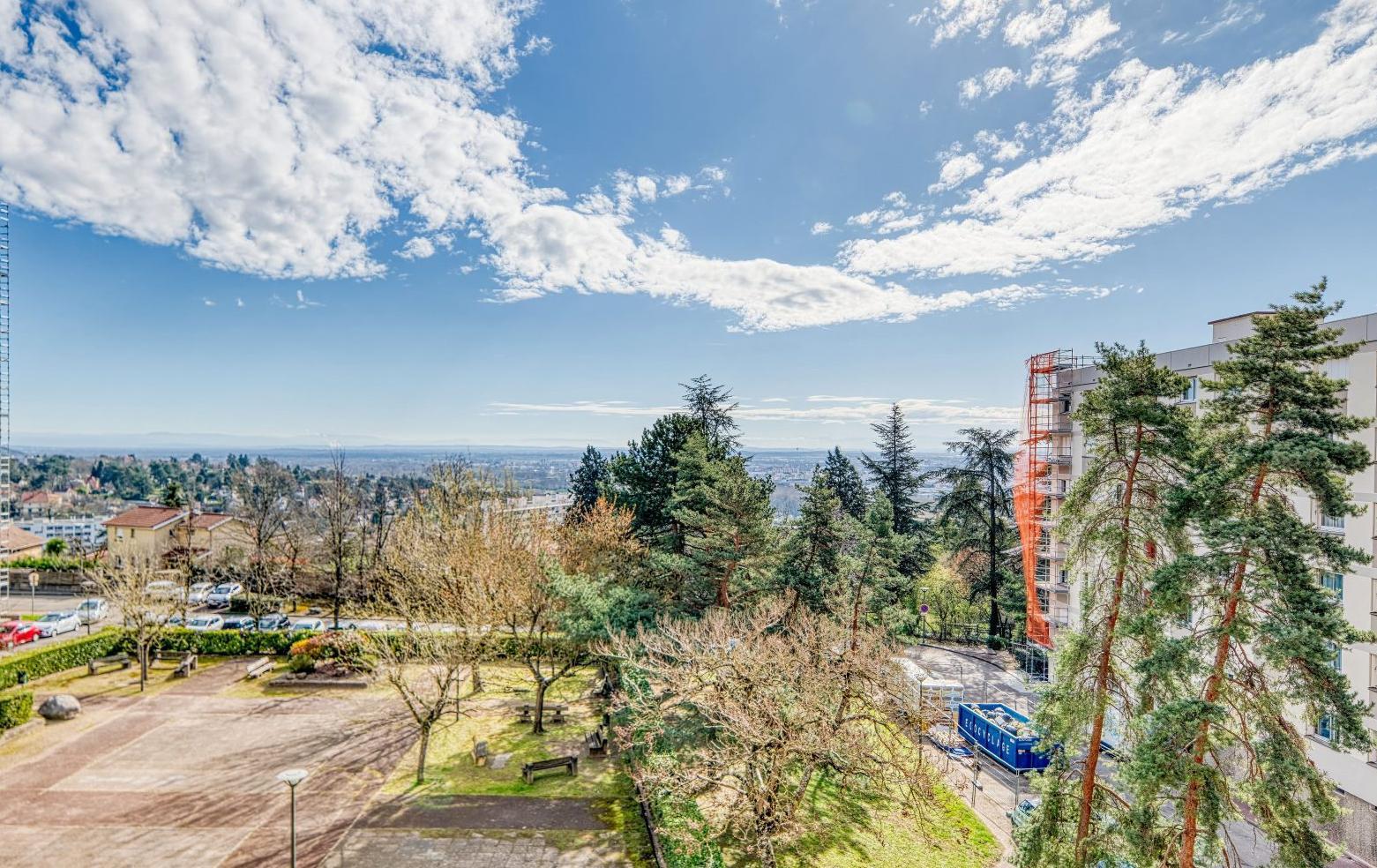 T4/5 Caluire Montessuy secteur calme , vue et grand balcon.