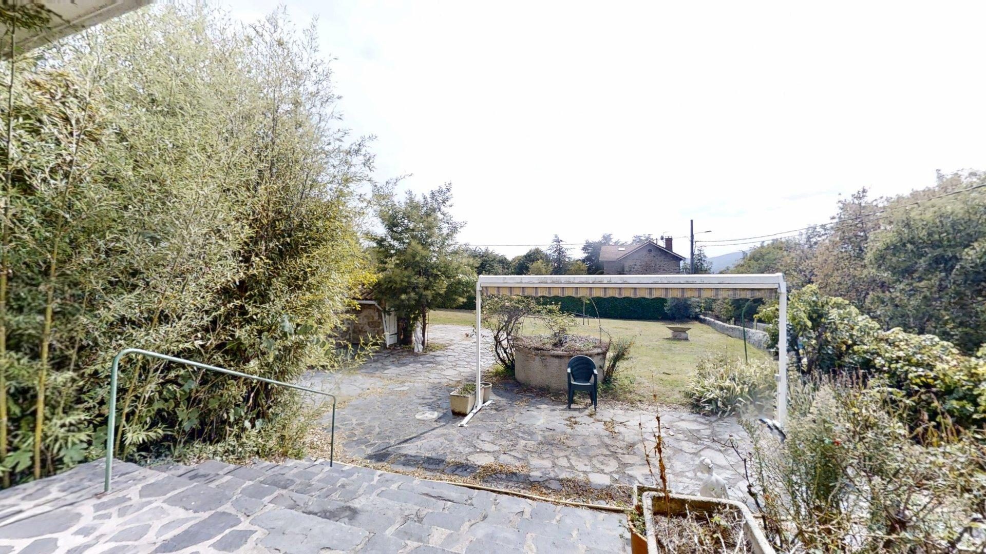 Maison avec dépendances sur un terrain constructible Davézieux 07430