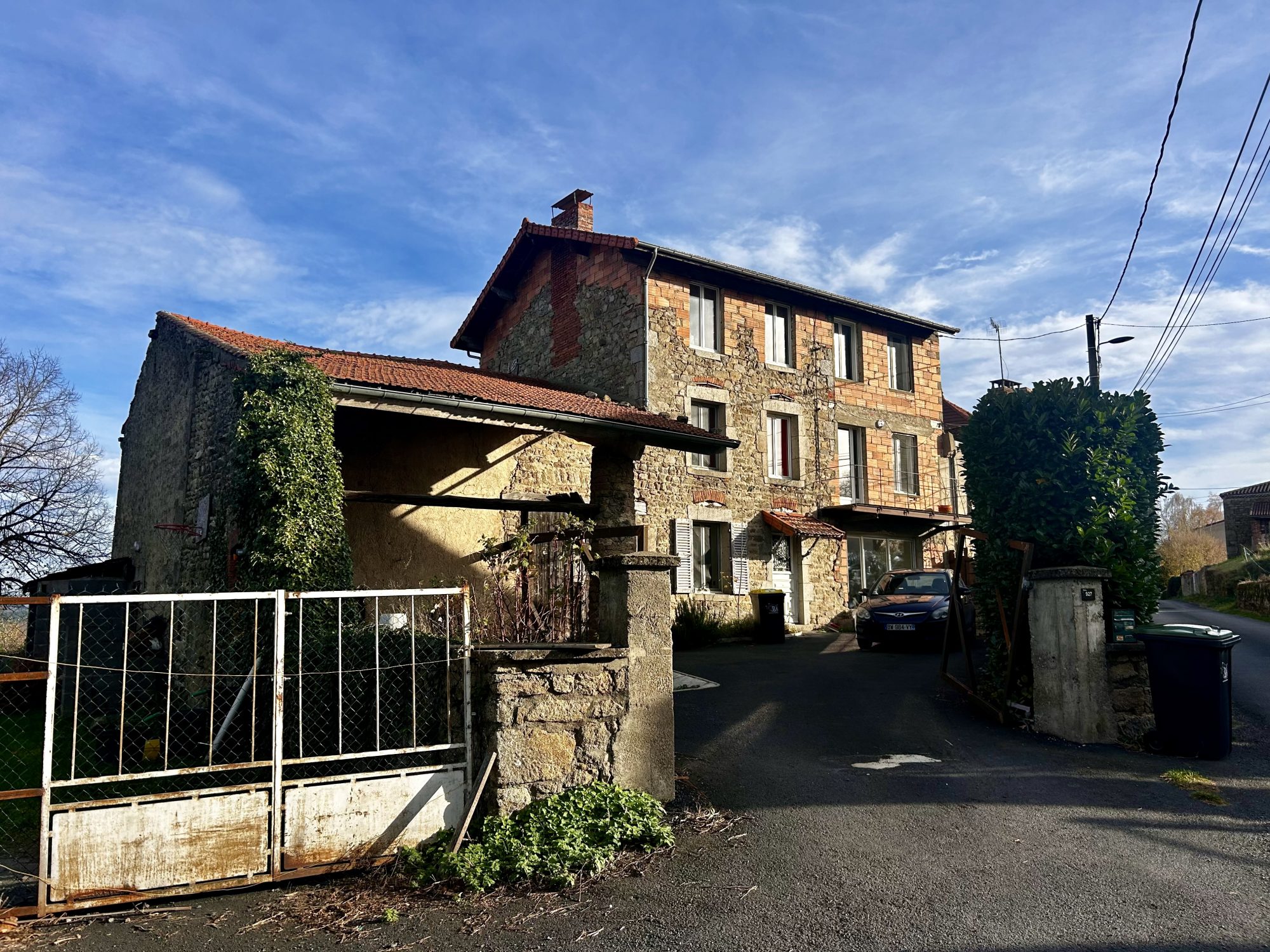 Maison - 7 pièces - 207 m² - Saint-Jean-des-Ollières (63520)