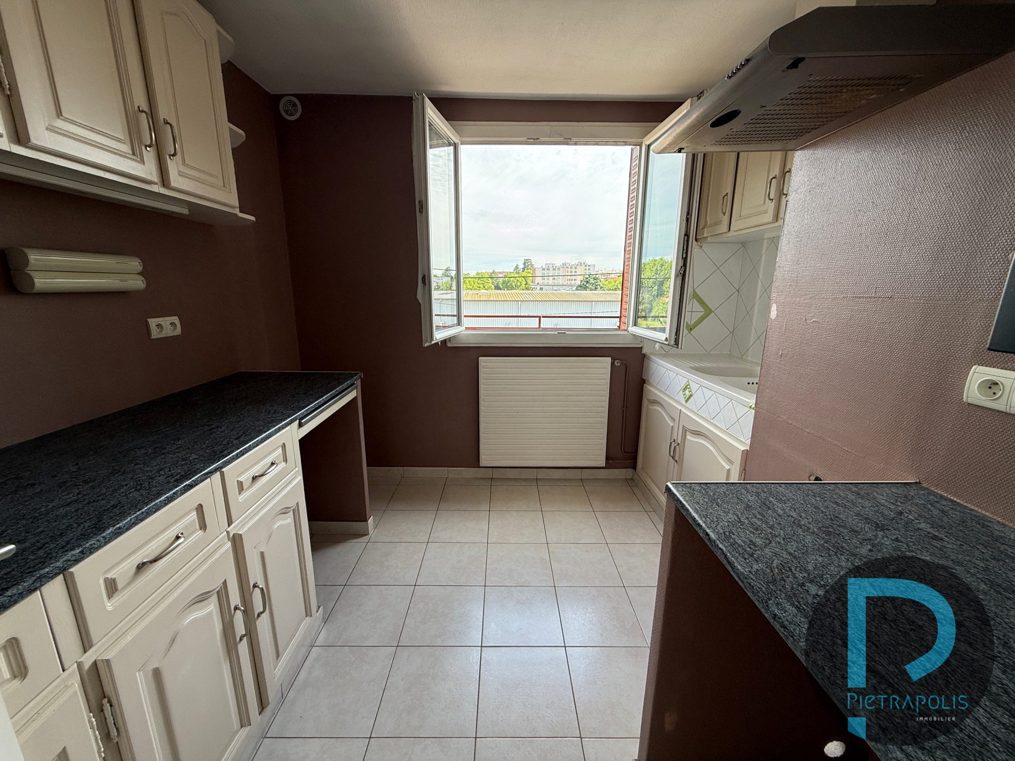 Appartement centre VILLEFRANCHE S/S 64m² - 2 chambres - balcon - cave - garage Villefranche-sur-Saône 69400