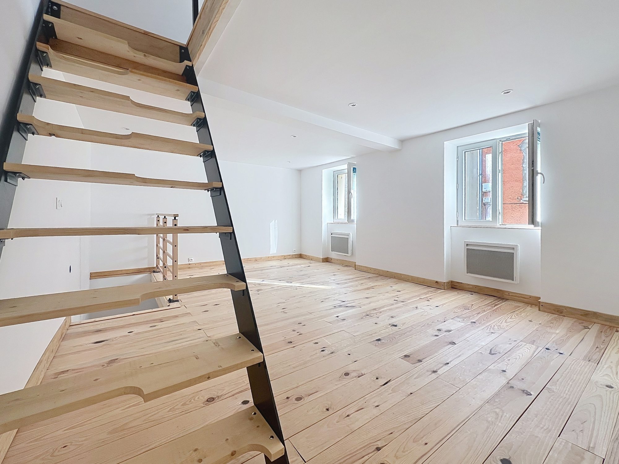 Maison de village pleine de charme lumineuse et refaite à neuf Saint-Forgeux 69490