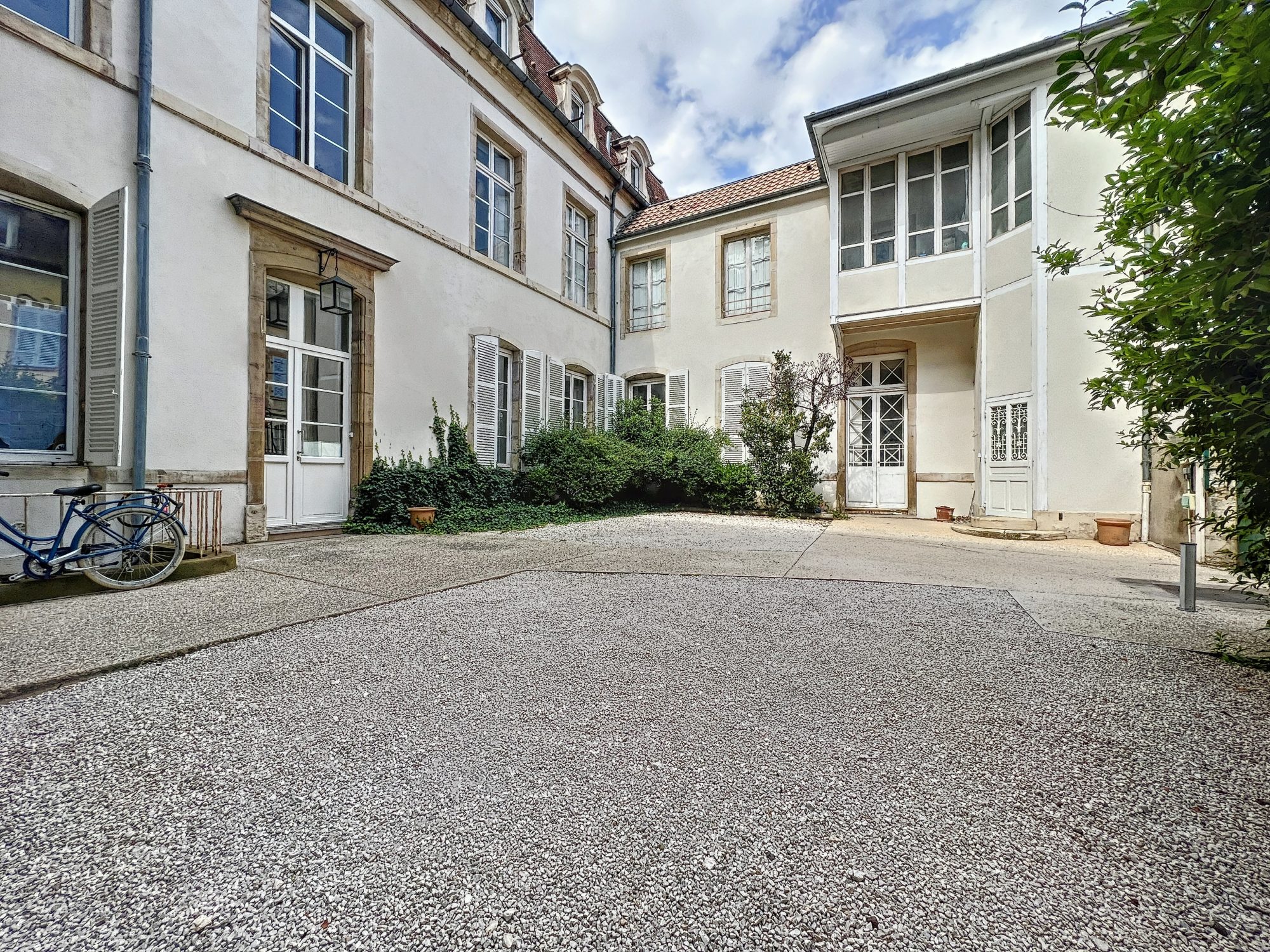 Duplex en hyper centre Dijon 21000