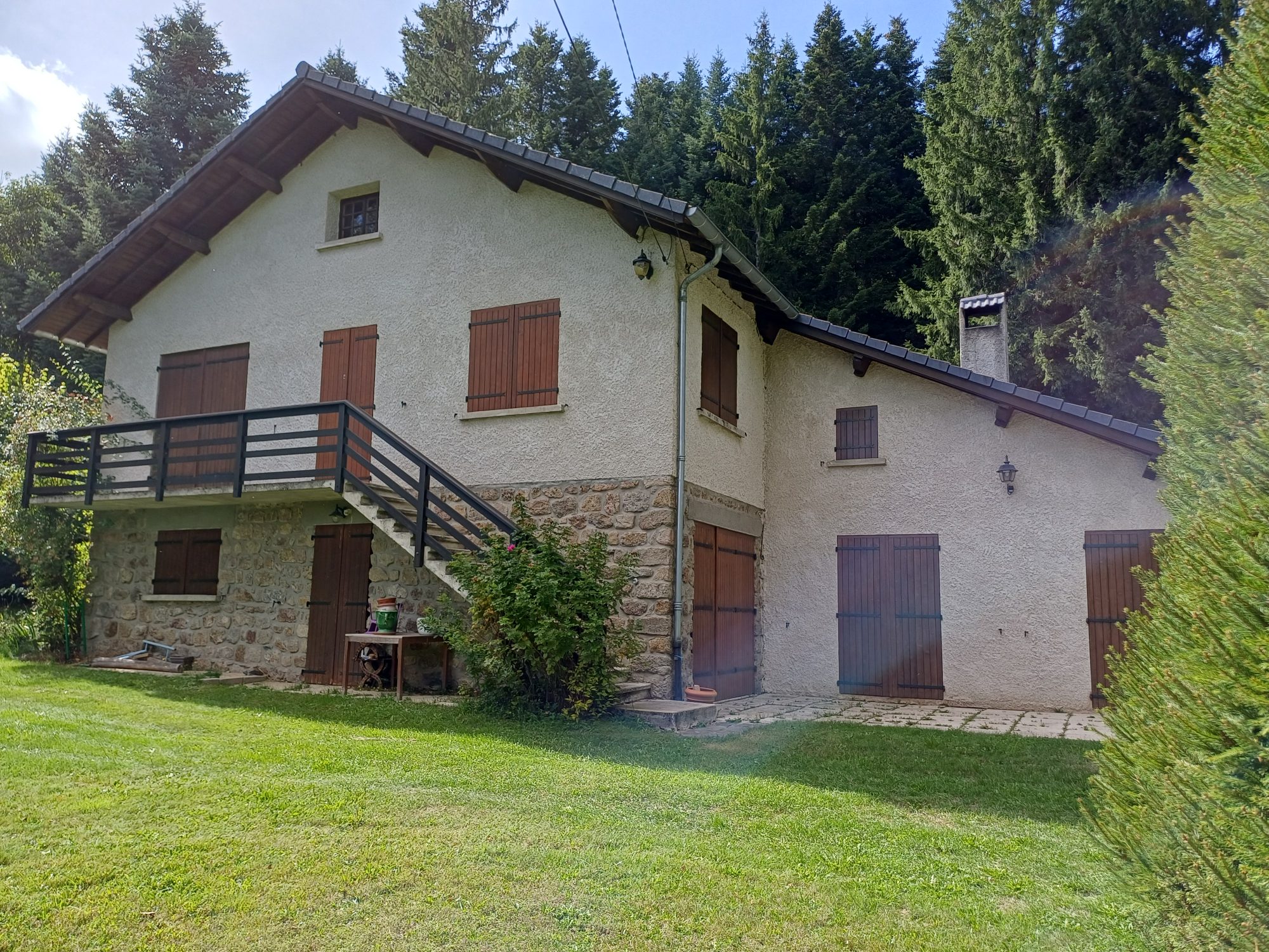 Maison - 11 pièces - 200 m² - Chenereilles (43190)
