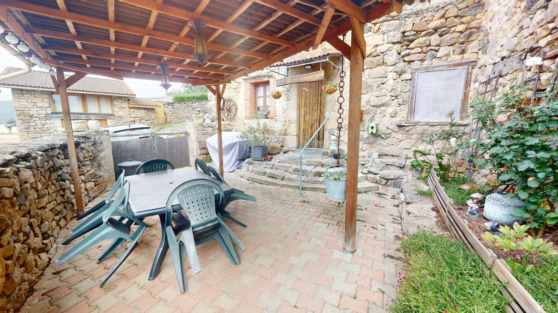 Maison de village en pierre + piscine hors sol