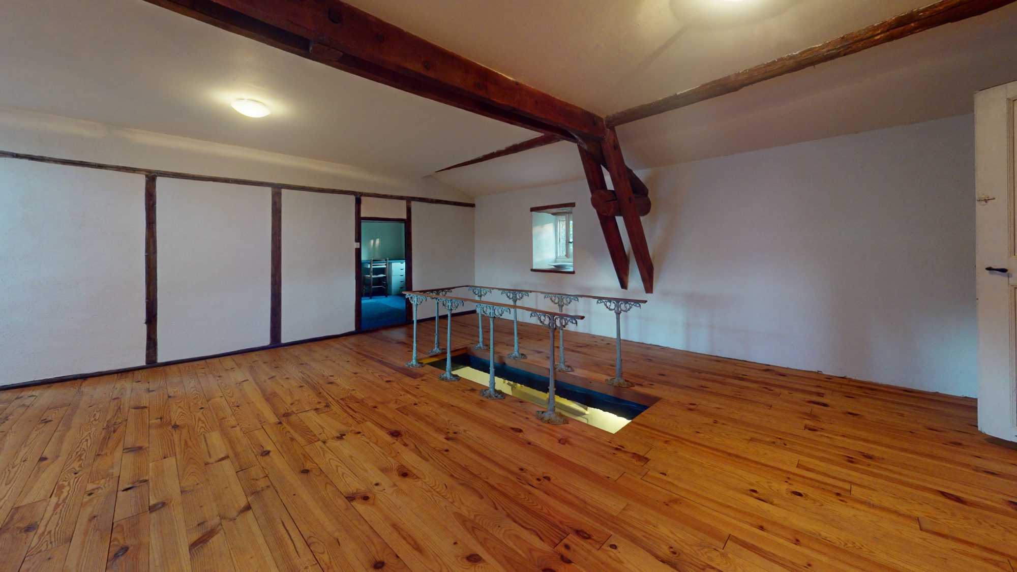 Maison - 11 pièces - 243 m² - Villeneuve (63340)