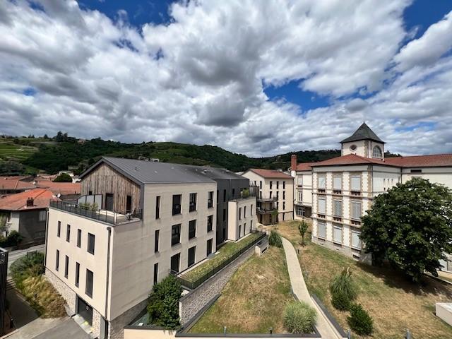 Appartement - 3 pièces - 57 m² - CONDRIEU (69420)