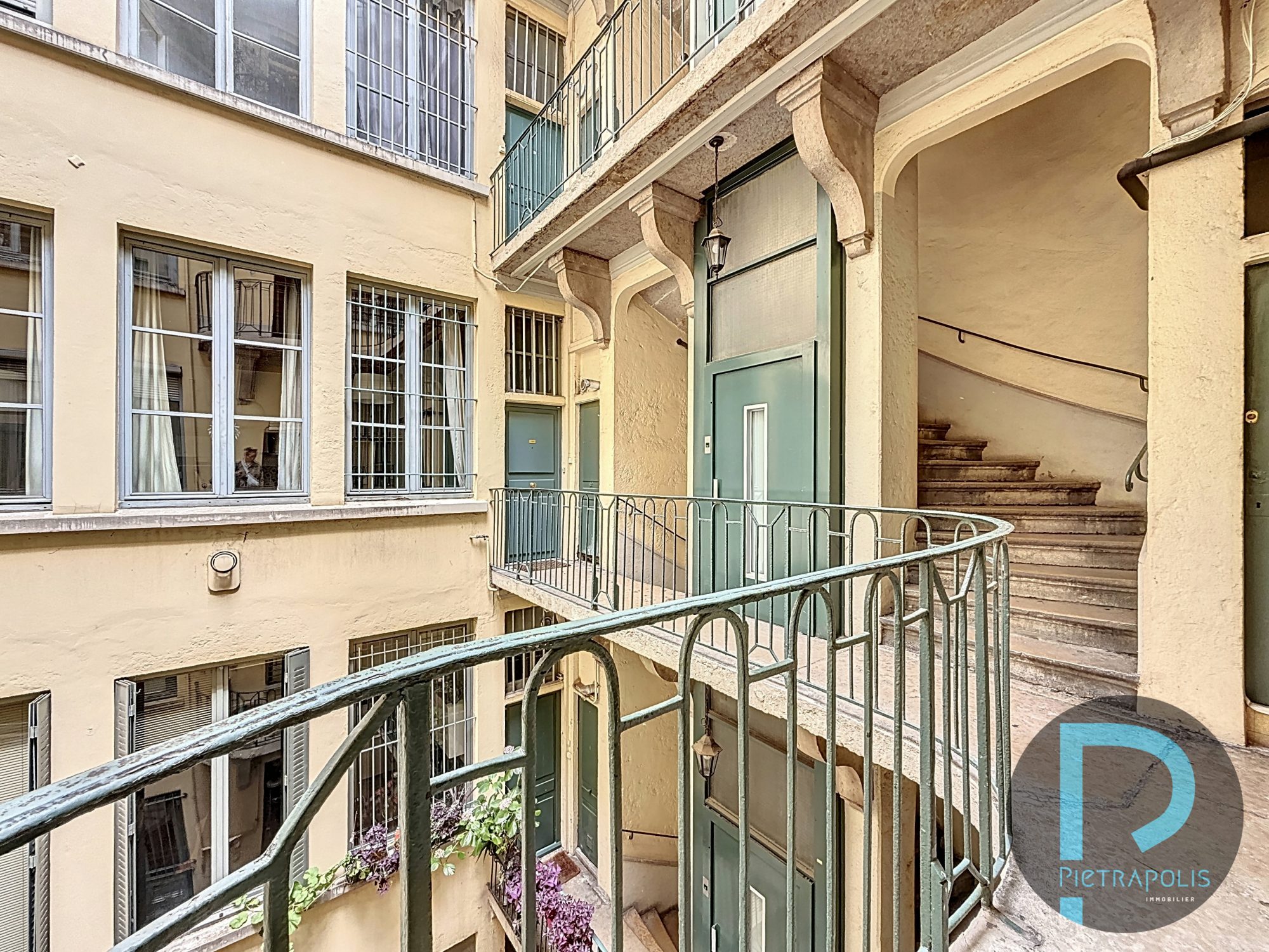 Studio avec mezzanine en plein centre de LYON - Proche de la place des Jacobins - Ascenseur Lyon 69002