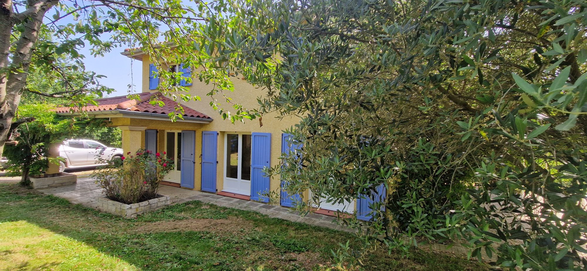 MAISON 142m² - 4 CHBRES – TERRAIN ARBORE – PISCINE - DEPENDANCES - SOUS SOL Saint-Pierre-la-Palud 69210