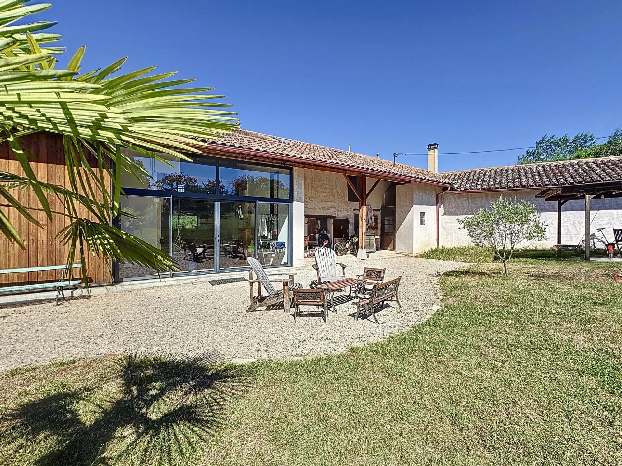 Maison - 7 pièces - 200 m² - ST-ETIENNE-SURCHALARONNE (01140)