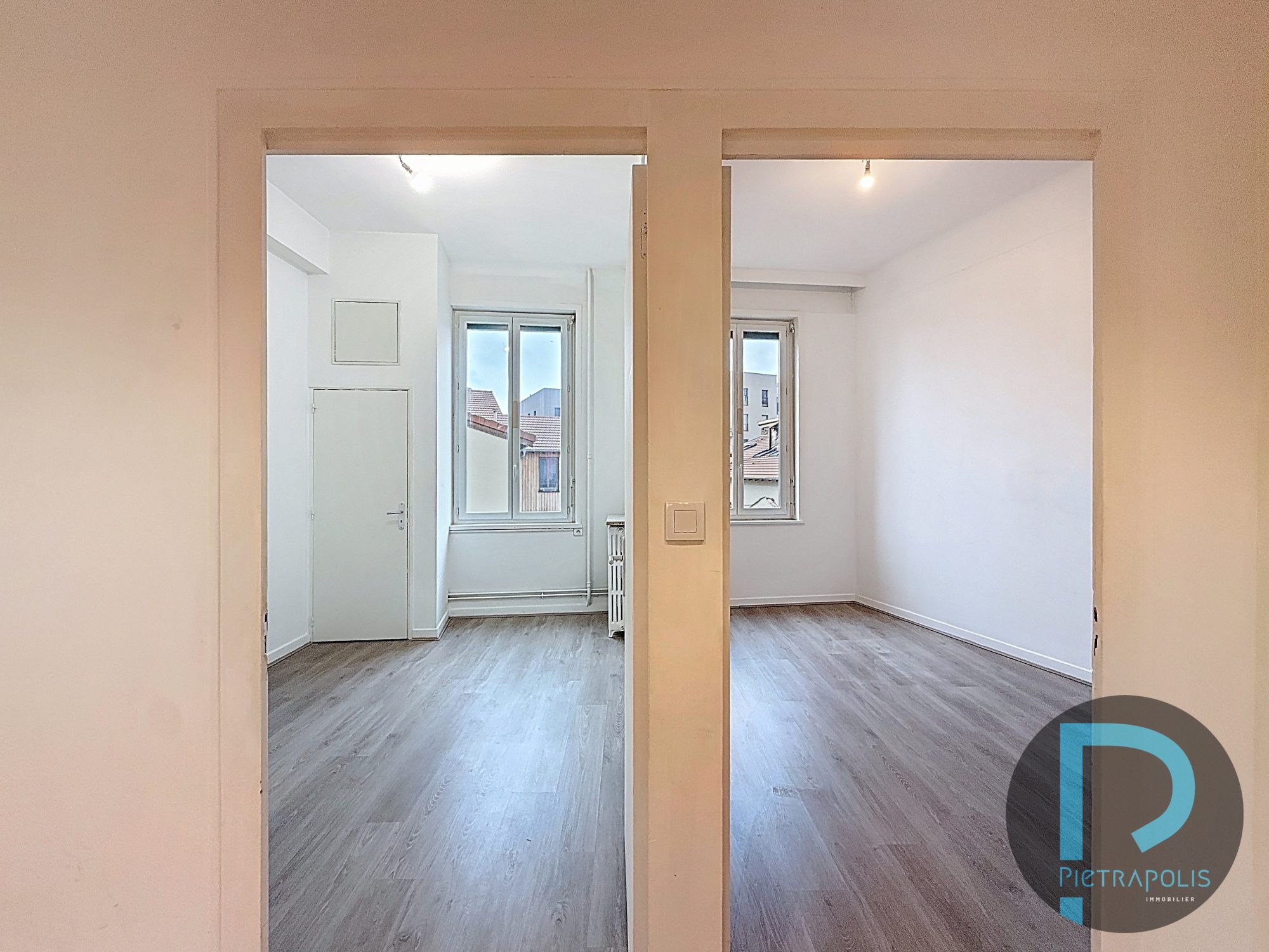 Appartement de 92m² - 3 chambres - Plein centre ville proche gare Villefranche S/S - 1 er étage sans ascenseur Villefranche-sur-Saône 69400