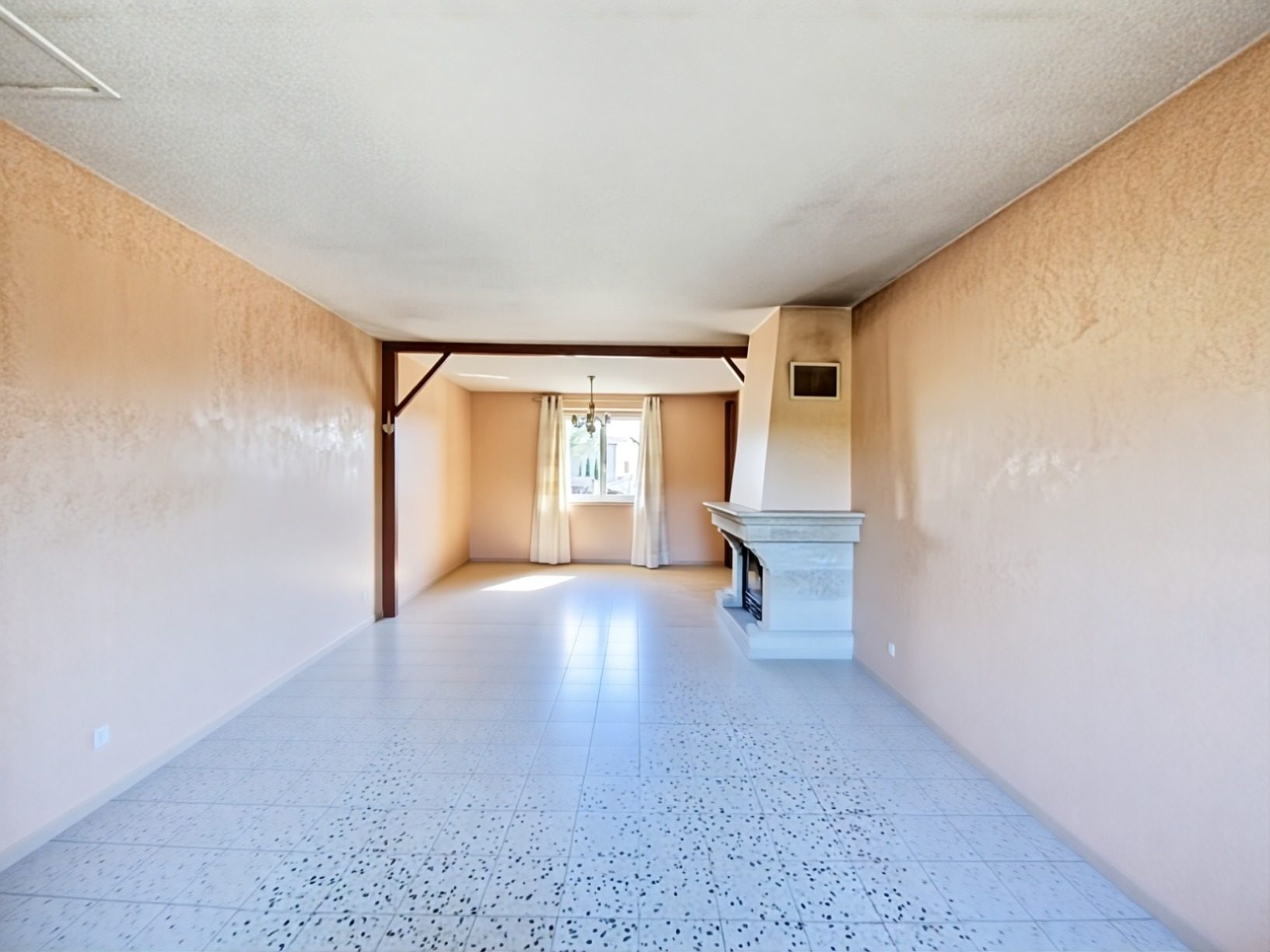 SUR LES HAUTEURS DE GENAY - AU CALME - APPARTEMENT T3 DE 97m2 - PETITE COPROPRIETE Genay 69730