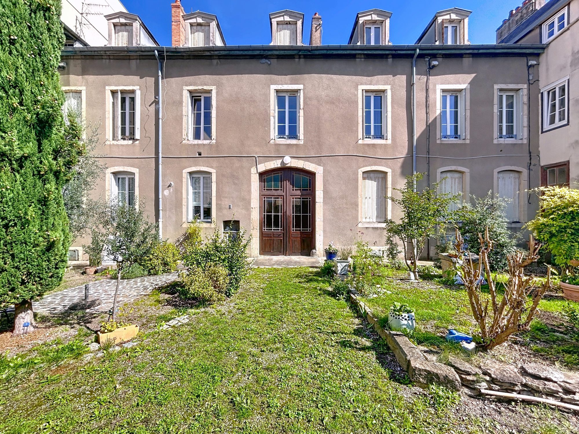 Appartement de caractère au pied du tram - 140m2 - Dijon proche République Dijon 21000