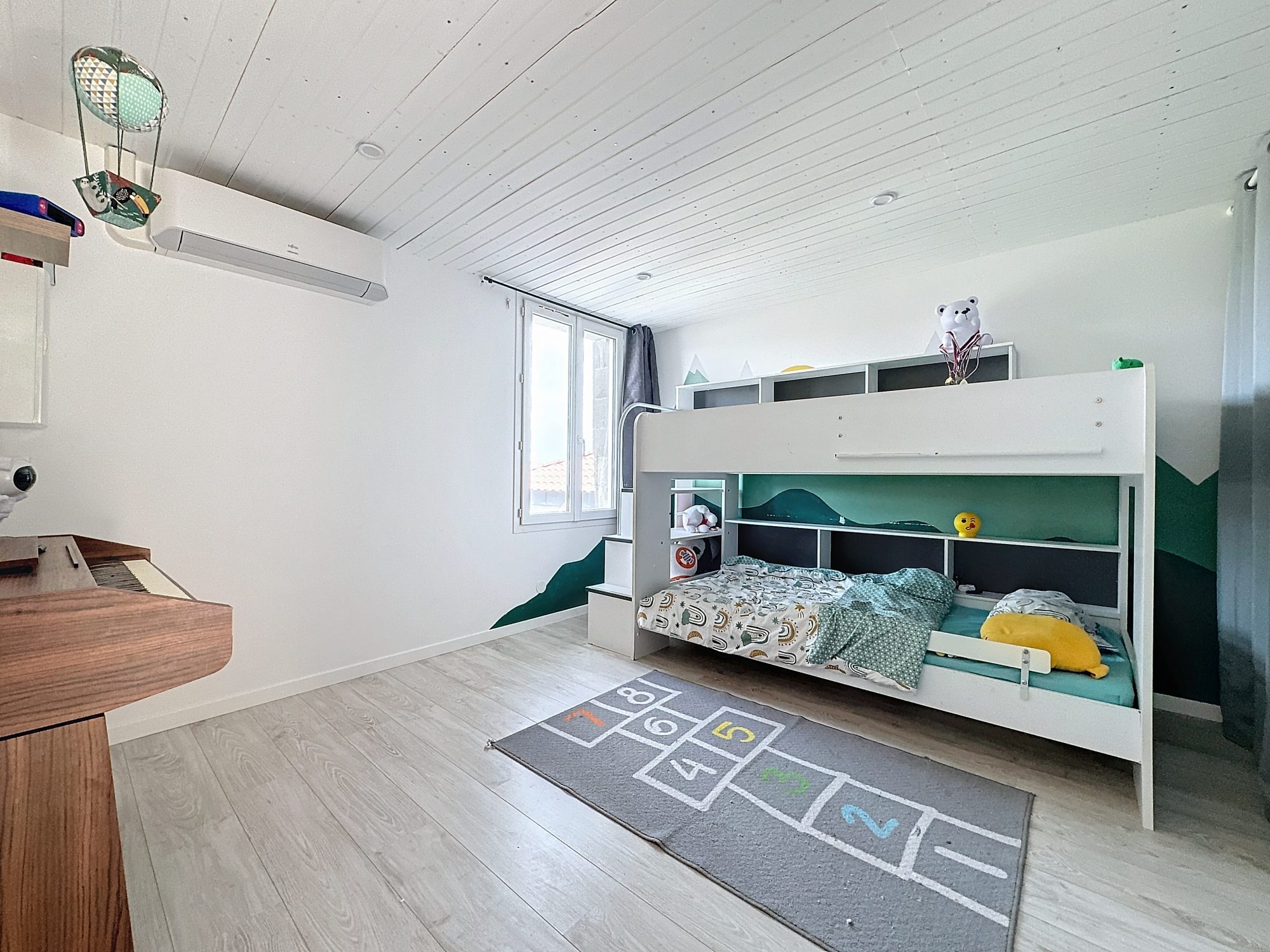 En Exclusivité, 12Bis Rue Etienne Perrot à Pont Evêque, Maison de village de 148m2 avec 5 chambres et une très belle terrasse de 55m2 Pont-Évêque 38780