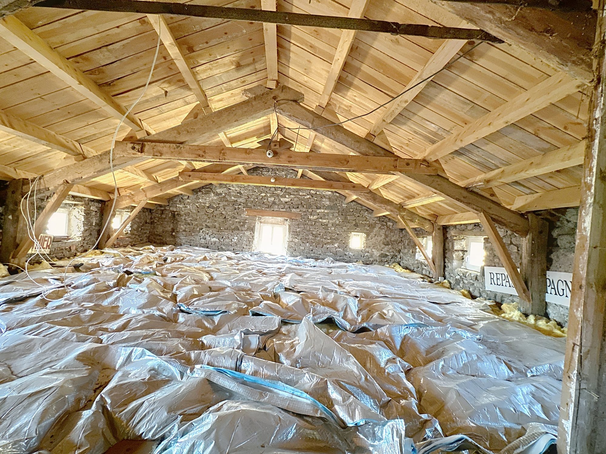 ANCIEN BAR / RESTAURANT AVEC LOGEMENT DE FONCTION ET DÉPENDANCE – BEYSSAC (20 MIN DU PUY-EN-VELAY) Beyssac,  Saint-Jean-de-Nay 43320