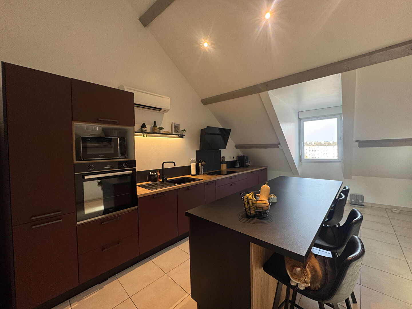 Appartement de charme sous les toits Centre-ville de Lons-le-Saunier / 2 chambres