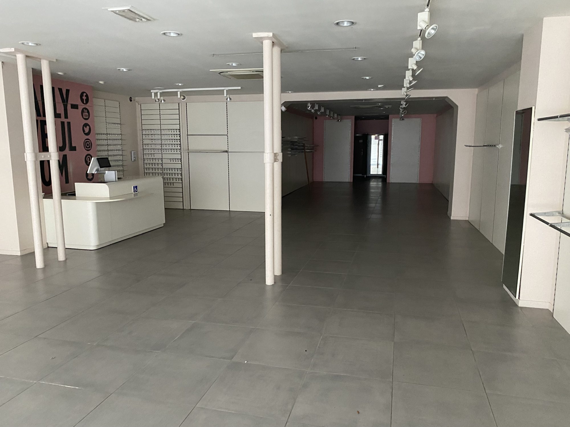 Local commercial - 200 m² - Romans-sur-Isère (26100)