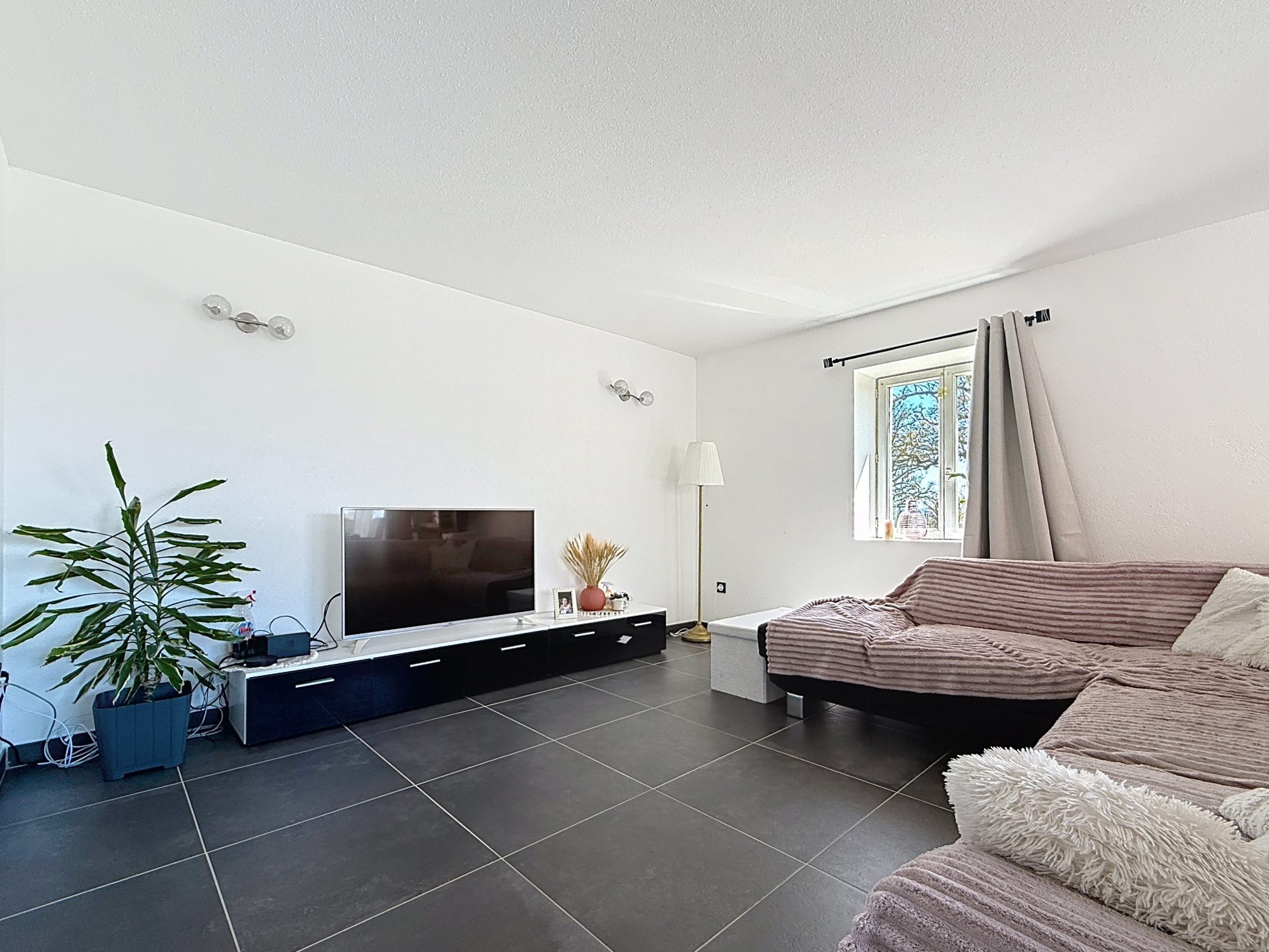 Belle maison en pierre 245 m²-6 chambres Balbigny 42510